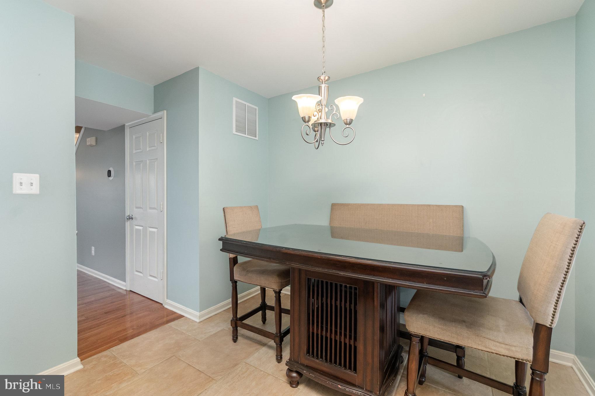 CONSTANT FRIENDSHIP - Residential