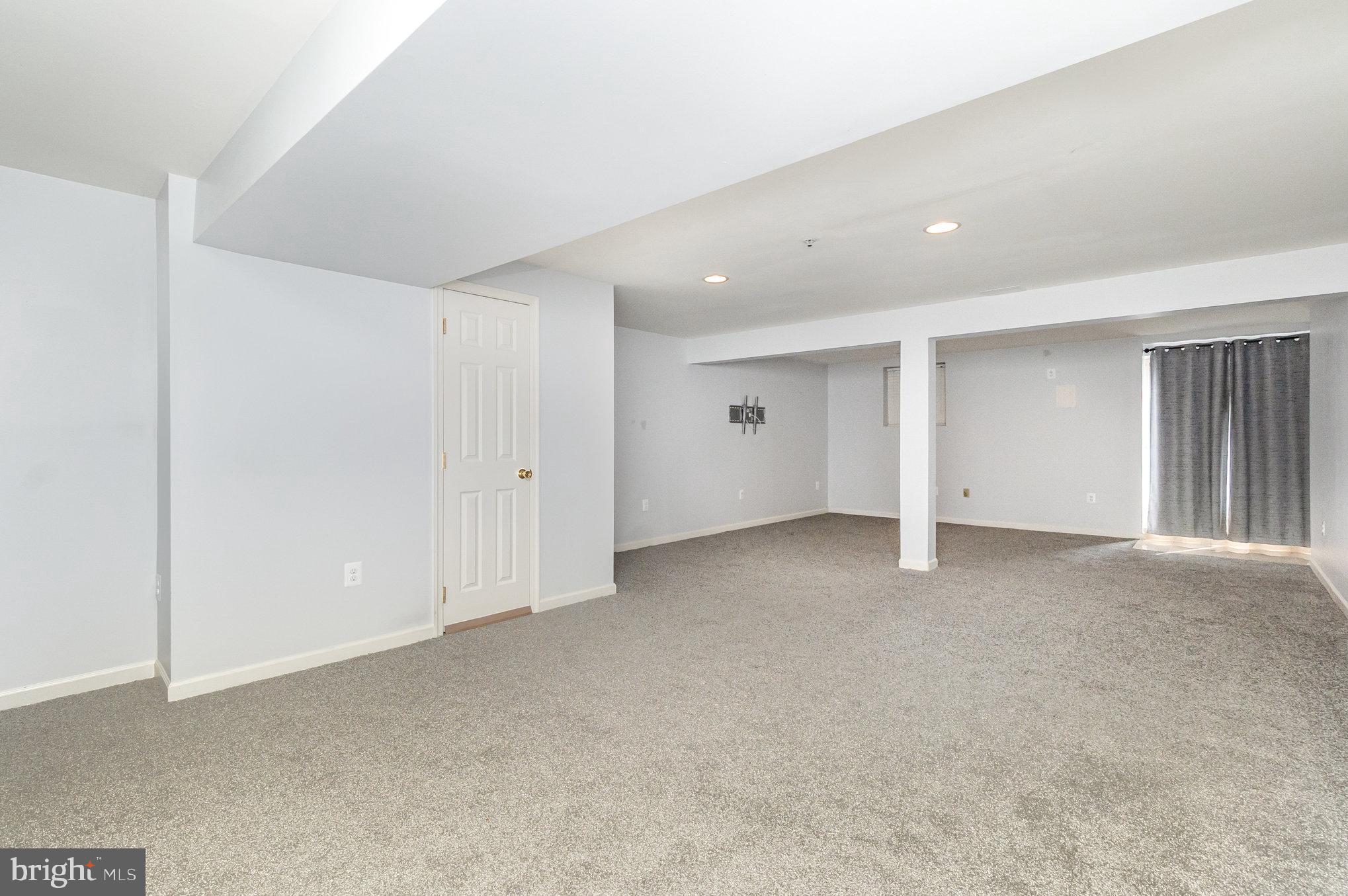 CONSTANT FRIENDSHIP - Residential