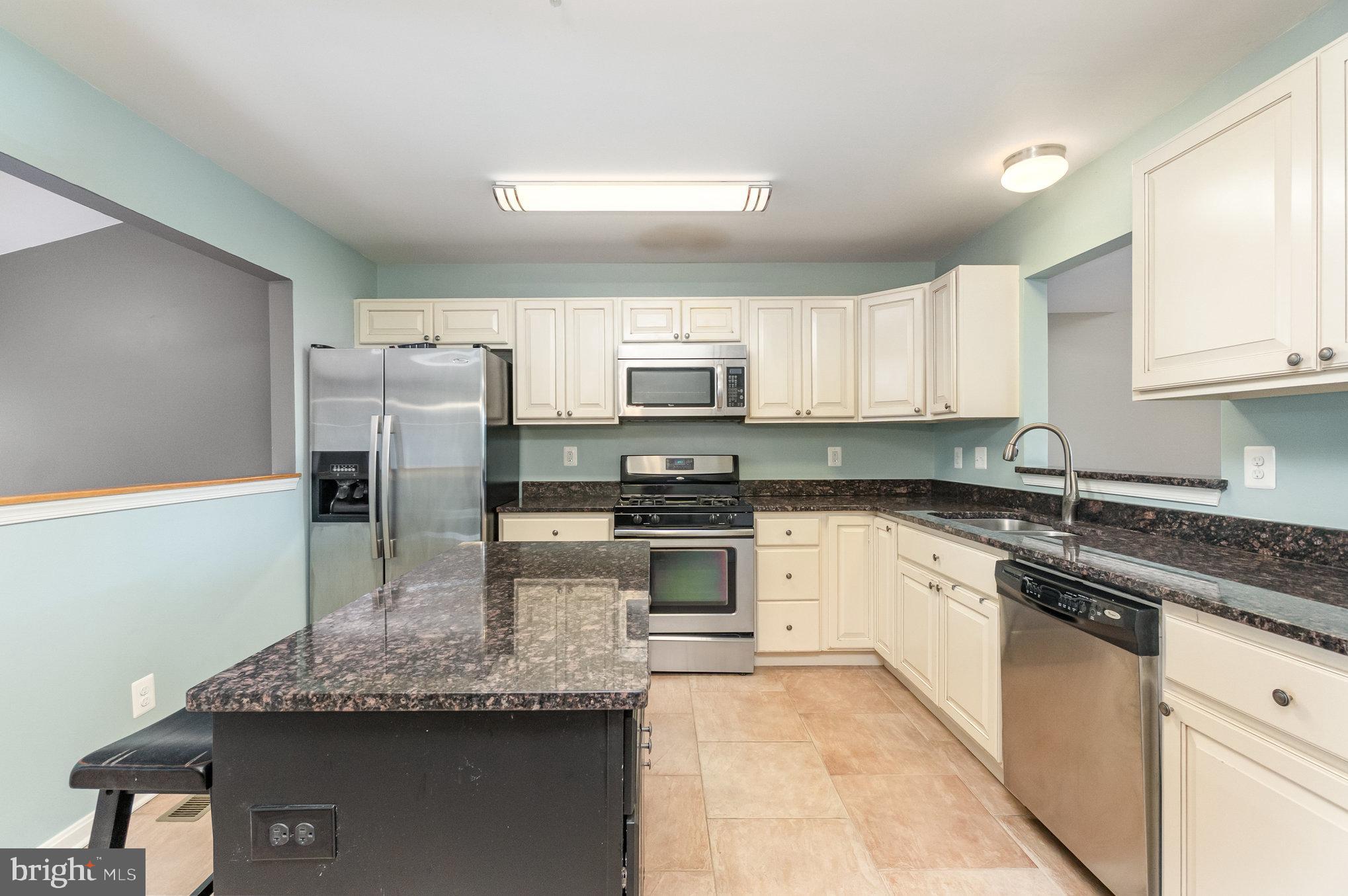 CONSTANT FRIENDSHIP - Residential