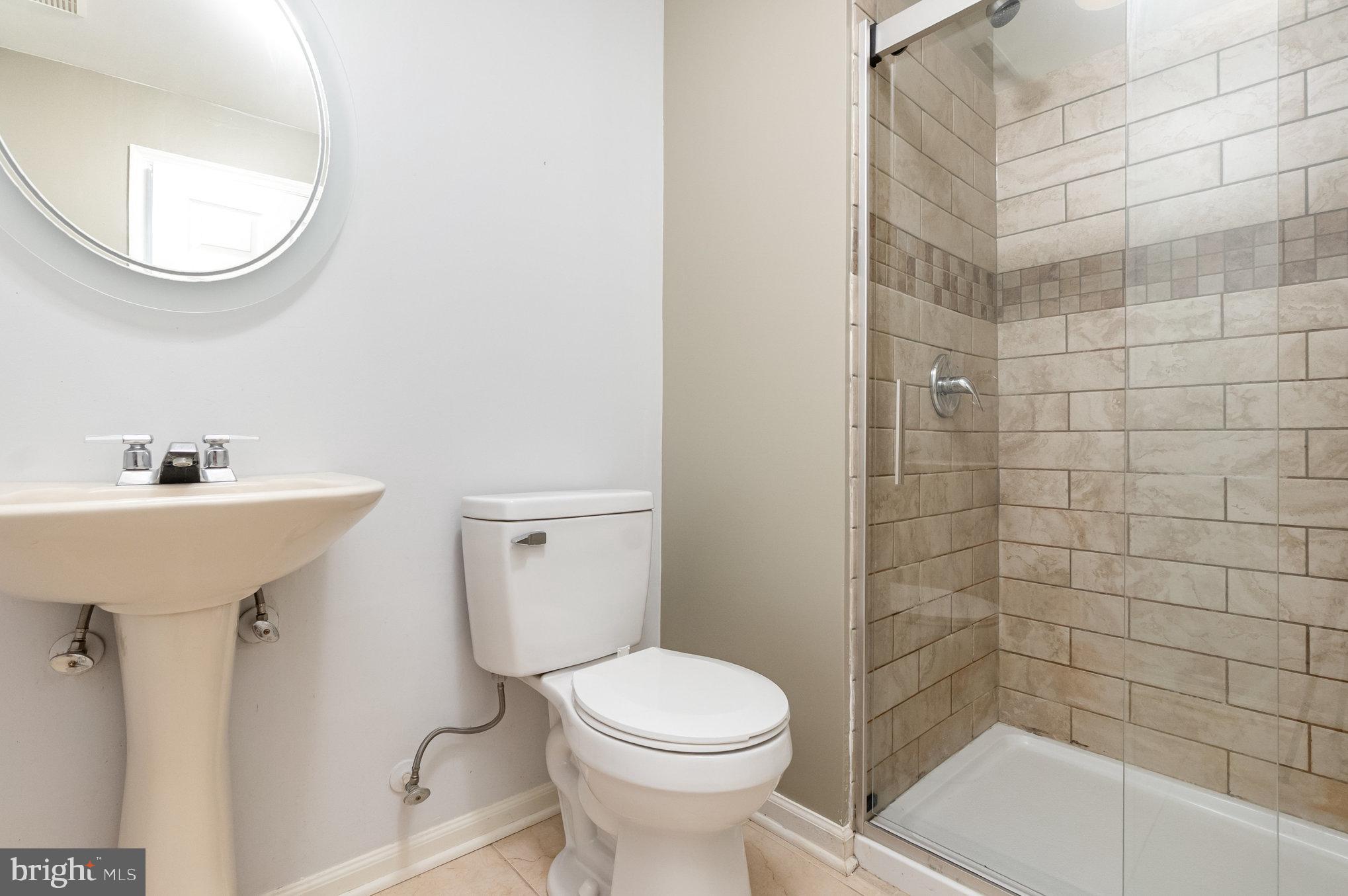 CONSTANT FRIENDSHIP - Residential