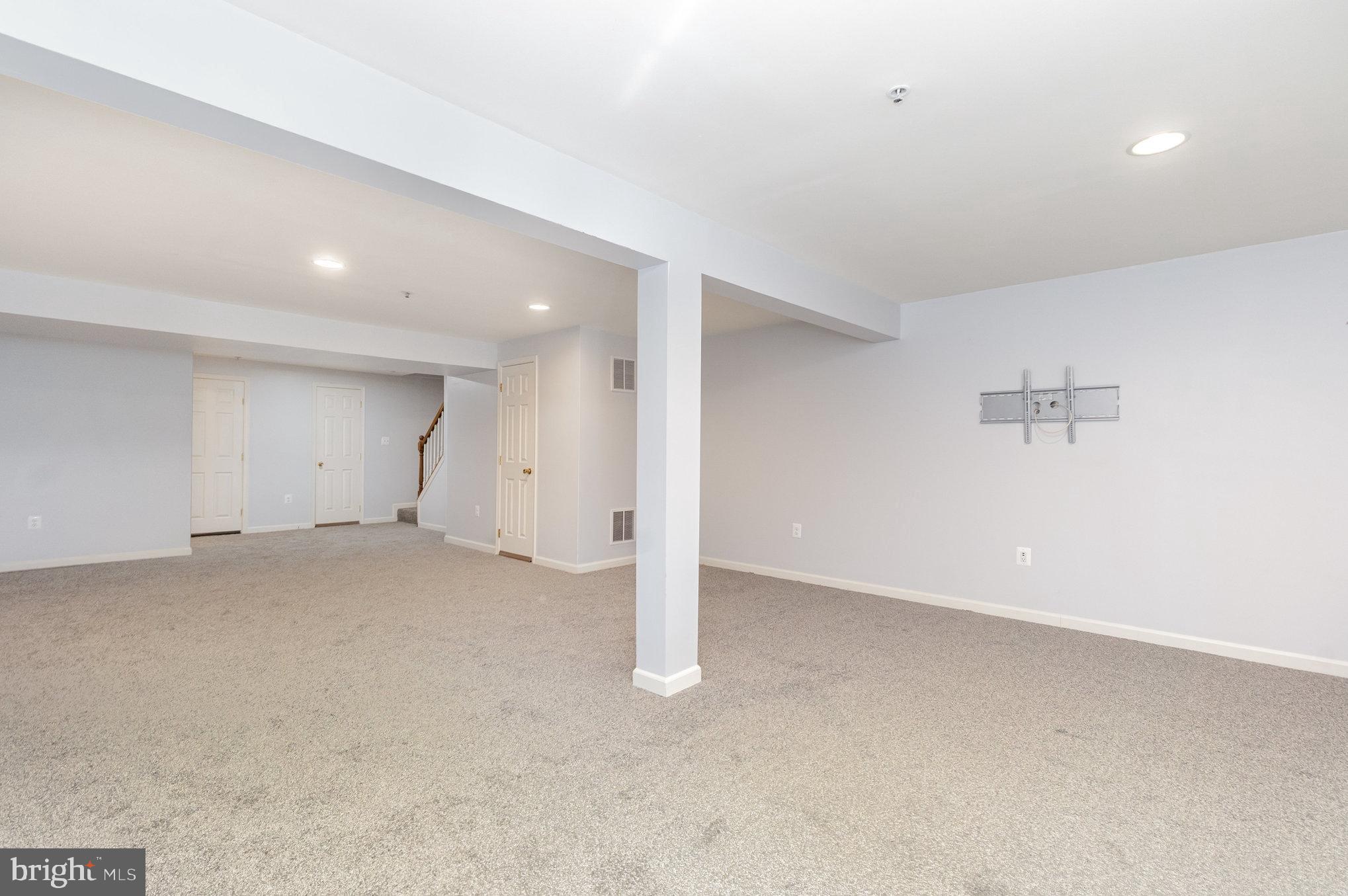 CONSTANT FRIENDSHIP - Residential