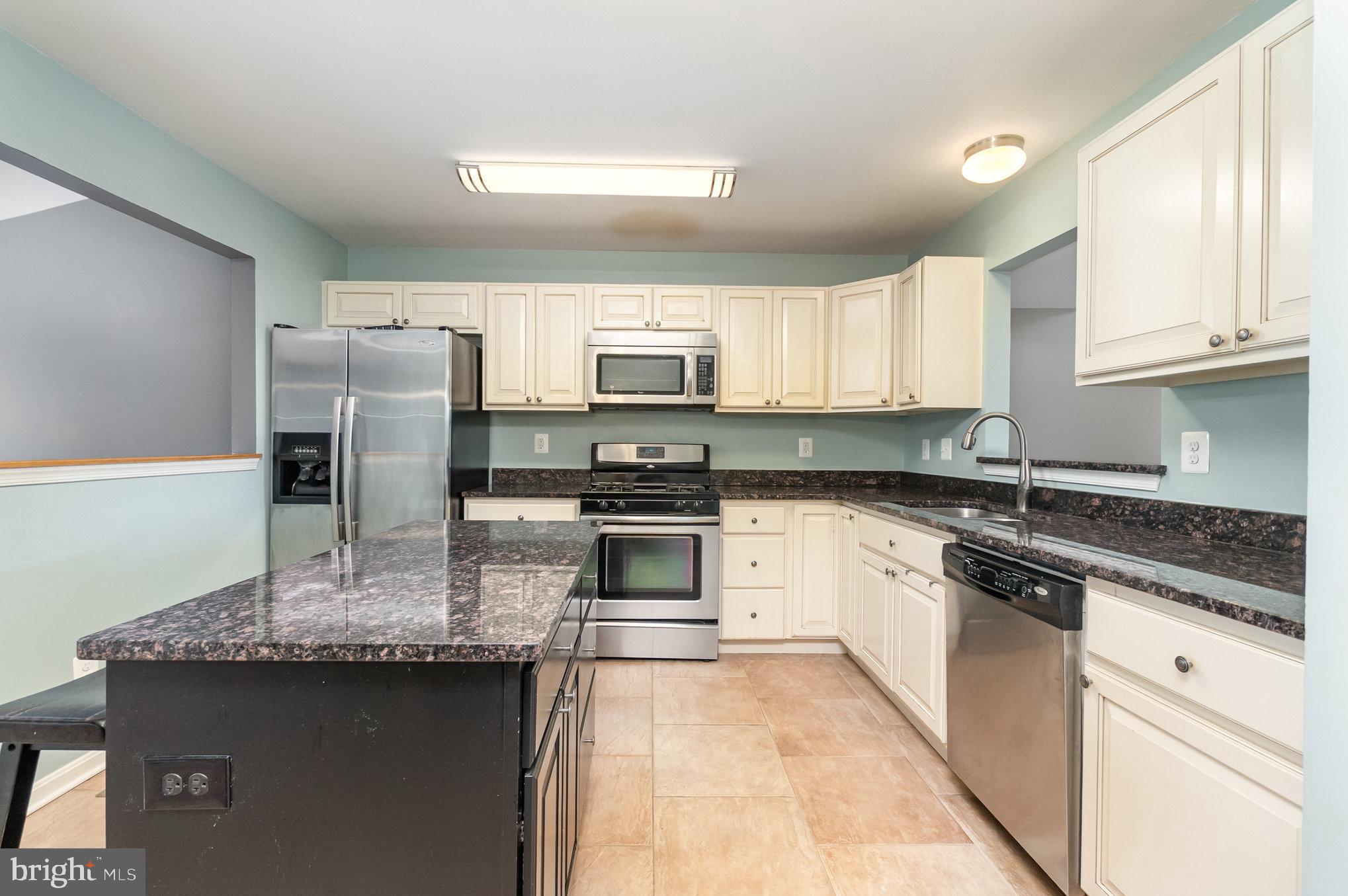 CONSTANT FRIENDSHIP - Residential