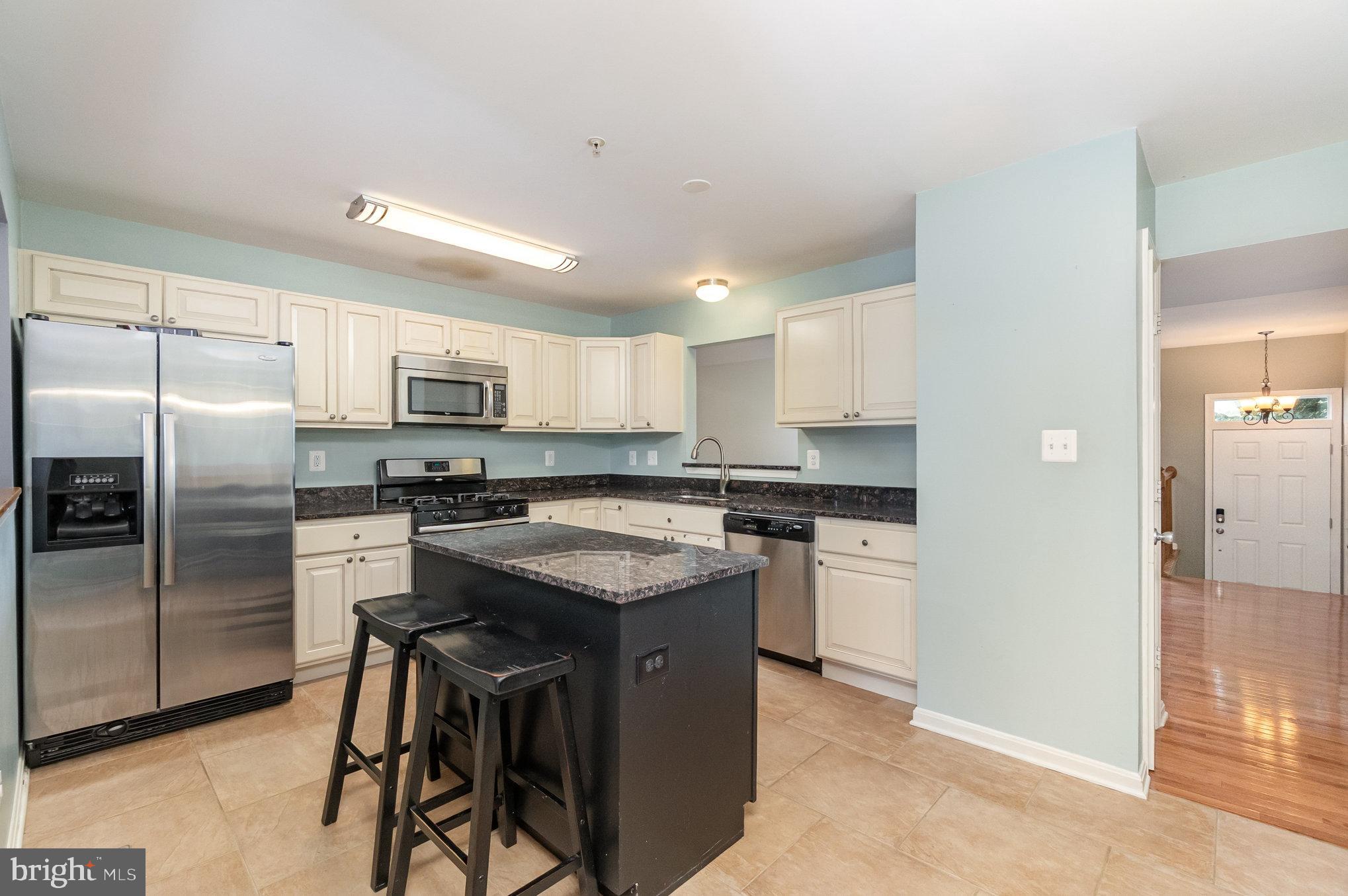 CONSTANT FRIENDSHIP - Residential