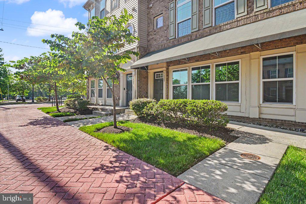 TOWN CENTER COMMONS - Residential