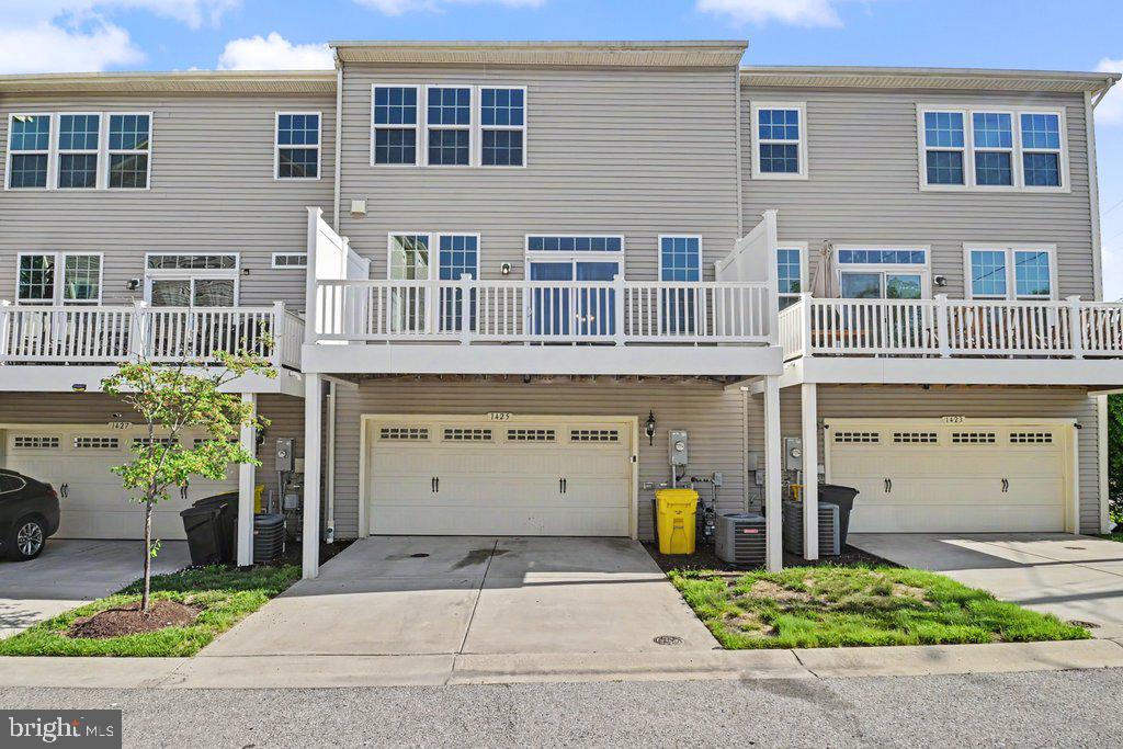 TOWN CENTER COMMONS - Residential