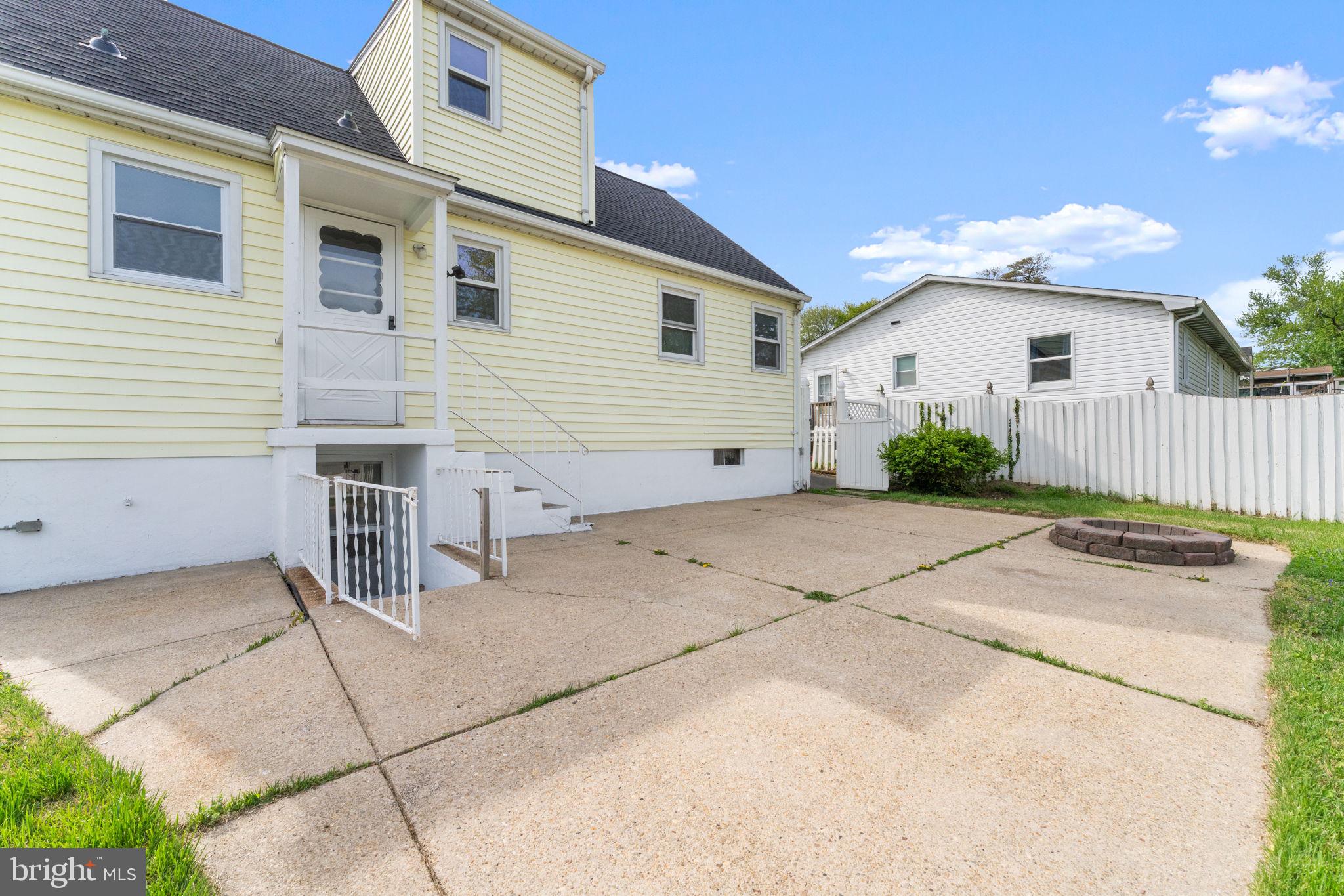 RIVIERA BEACH - Residential