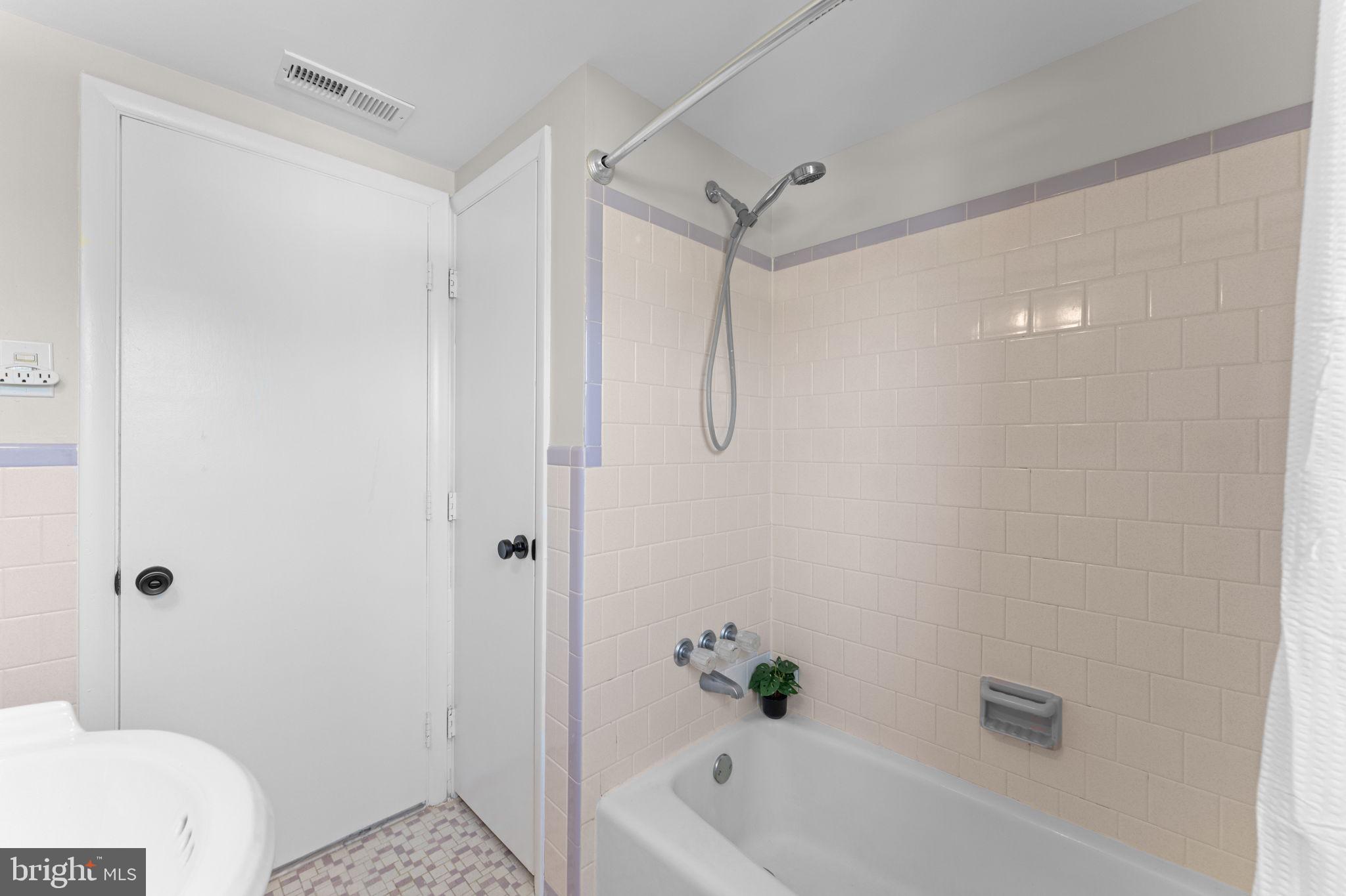 RIVIERA BEACH - Residential