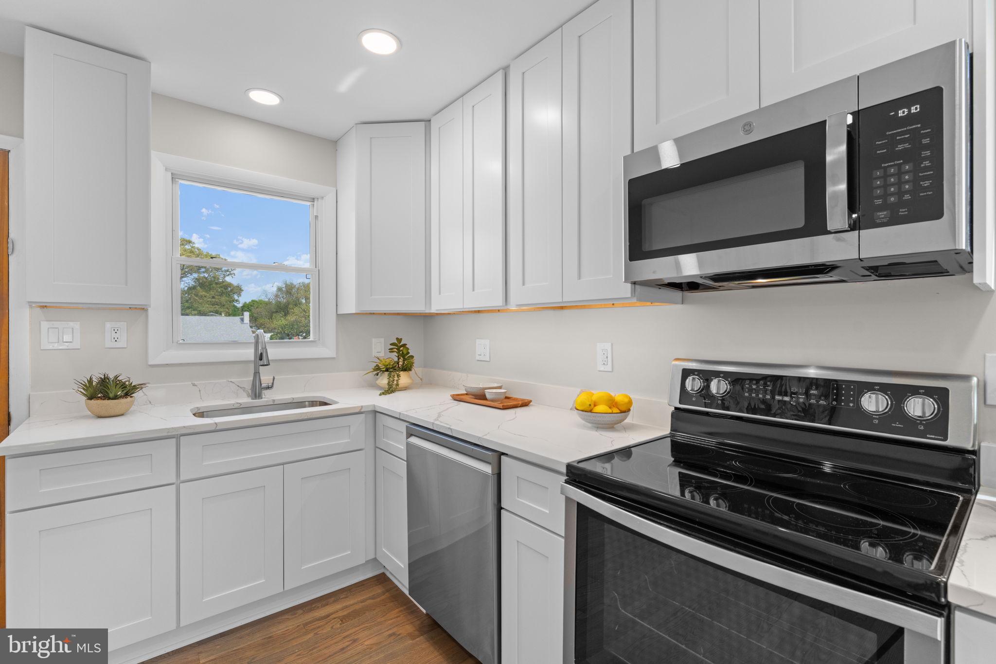 RIVIERA BEACH - Residential