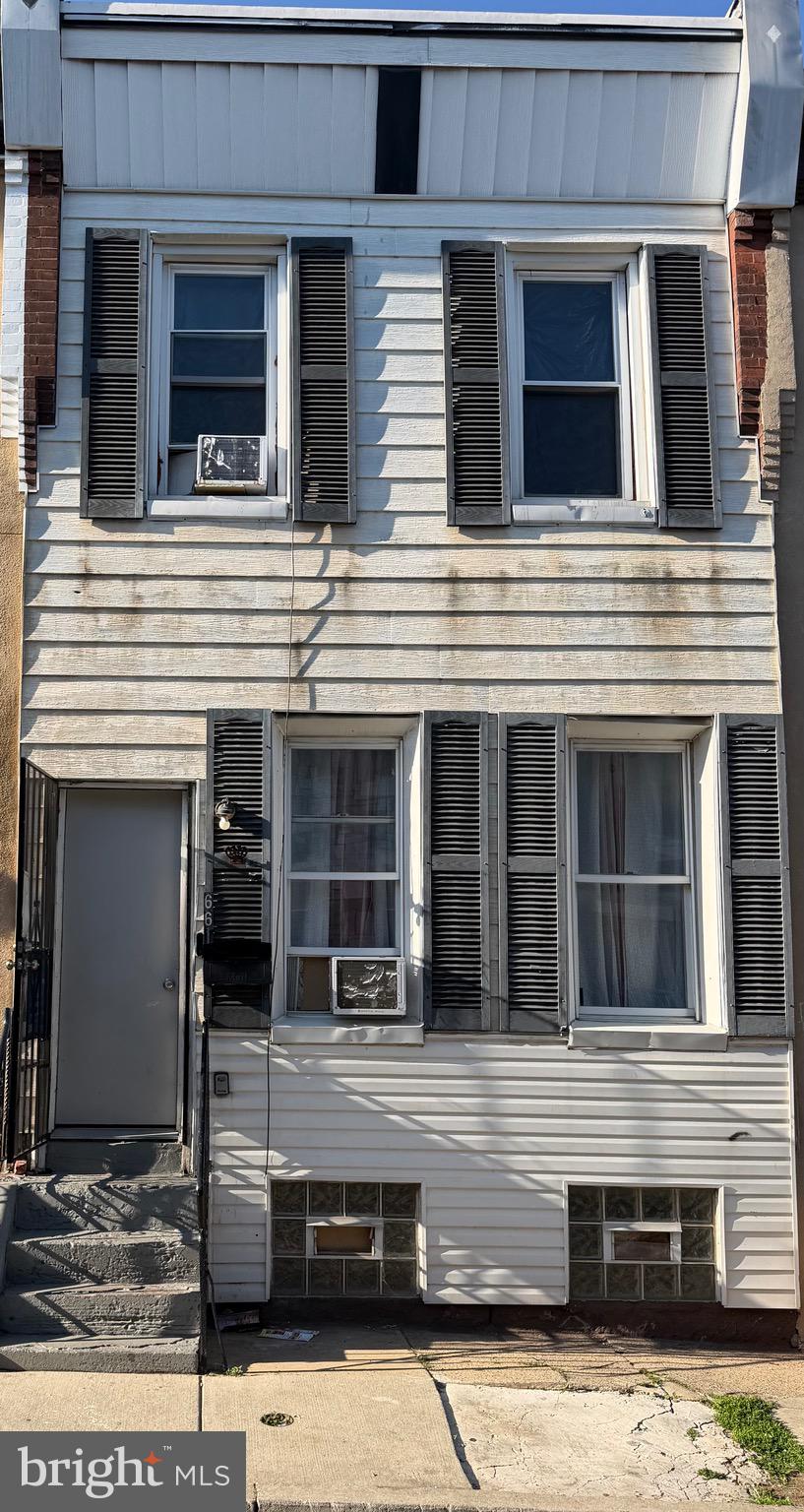Photo 1 of 16 — 661 E CLEMENTINE STREET, PHILADELPHIA, PA 19134