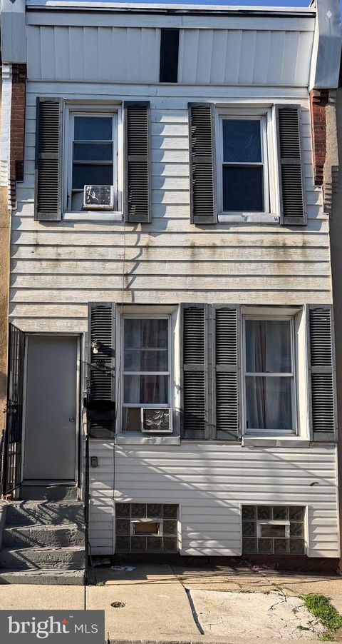 Townhouse For Sale - 661 E Clementine Street<br/> PHILADELPHIA, PA 19134