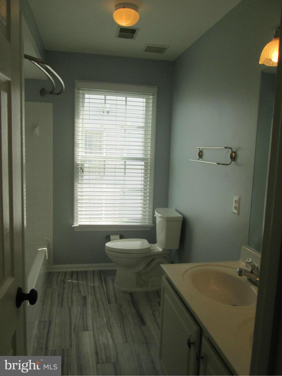 KENTLANDS HILL DISTRICT - Residential Lease