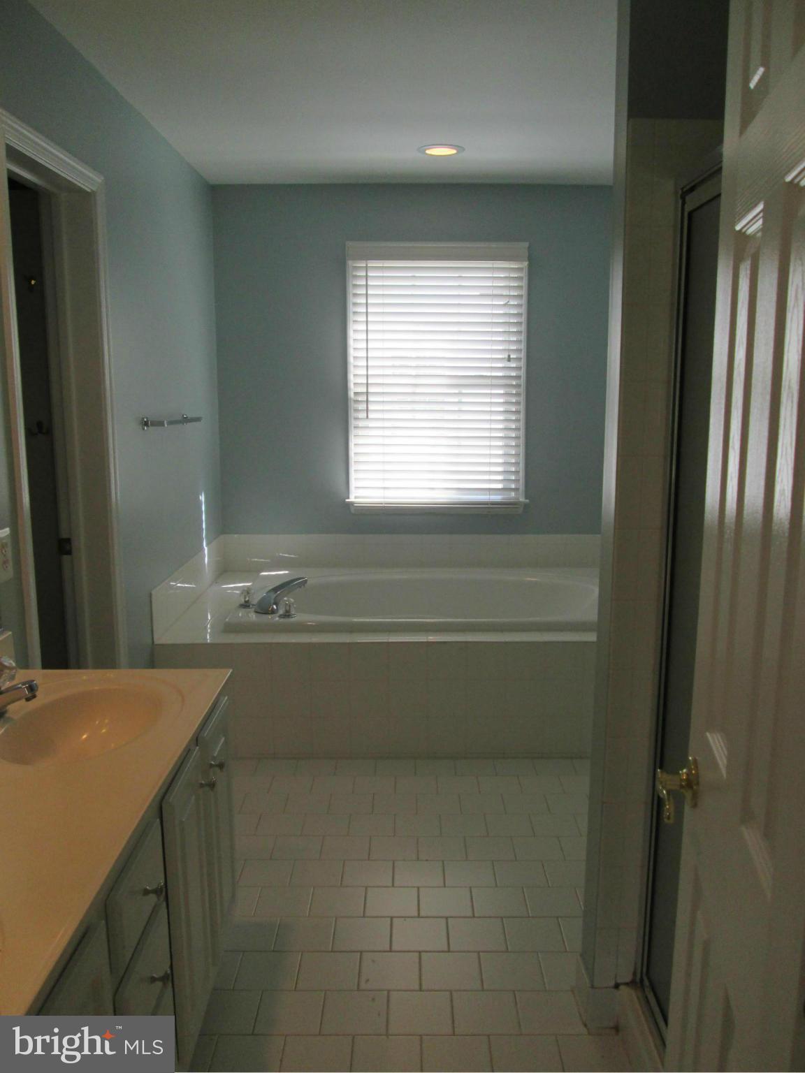 KENTLANDS HILL DISTRICT - Residential Lease