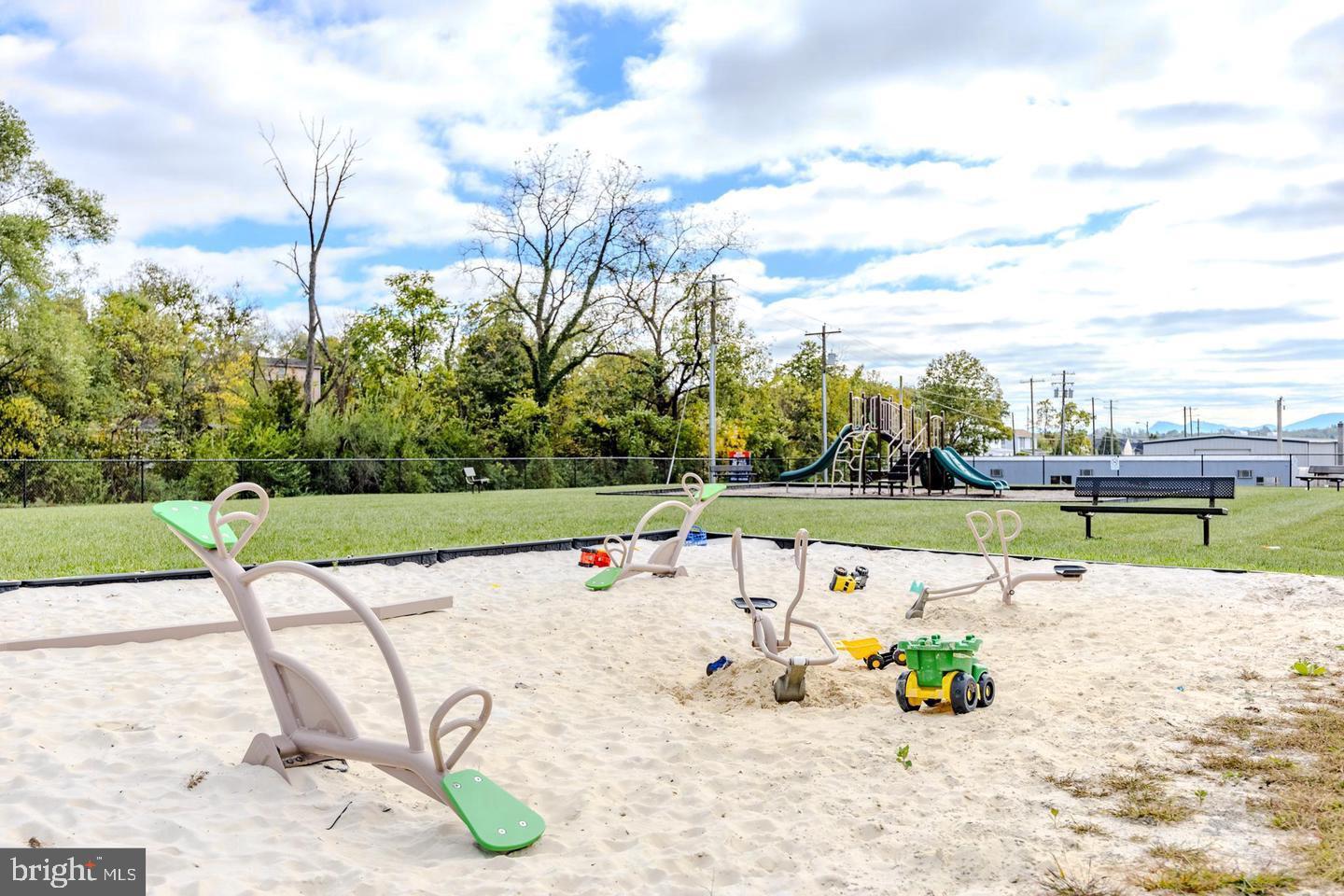 WEST WIND - Residential Lease