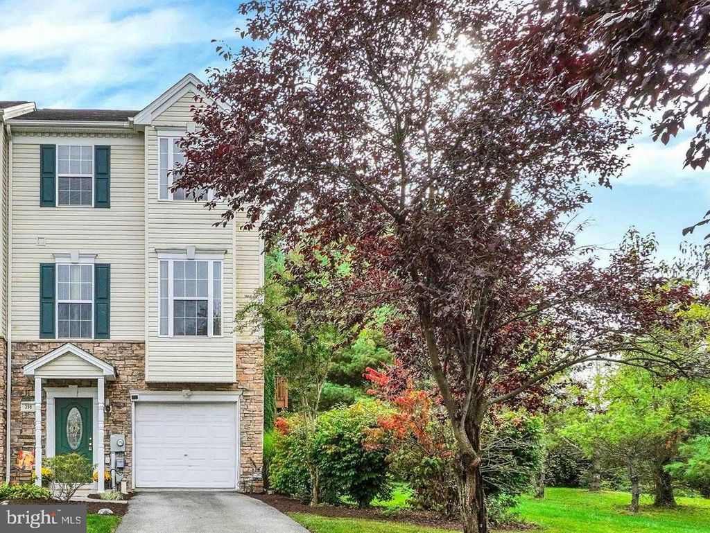 Photo of 396 Bruaw Drive, YORK, PA 17406 (MLS # PAYK2090886)
