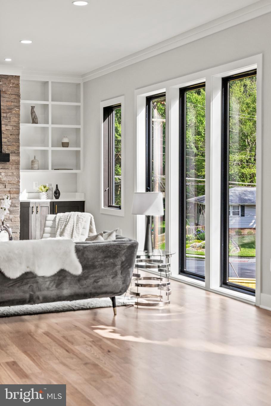 VIENNA WOODS - Residential