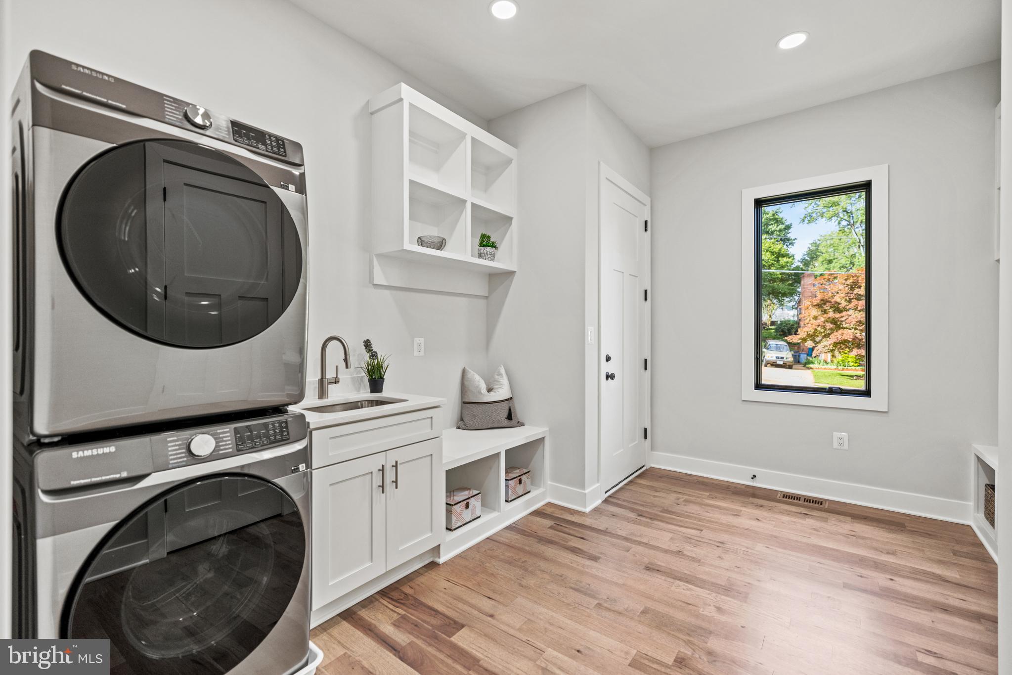 VIENNA WOODS - Residential