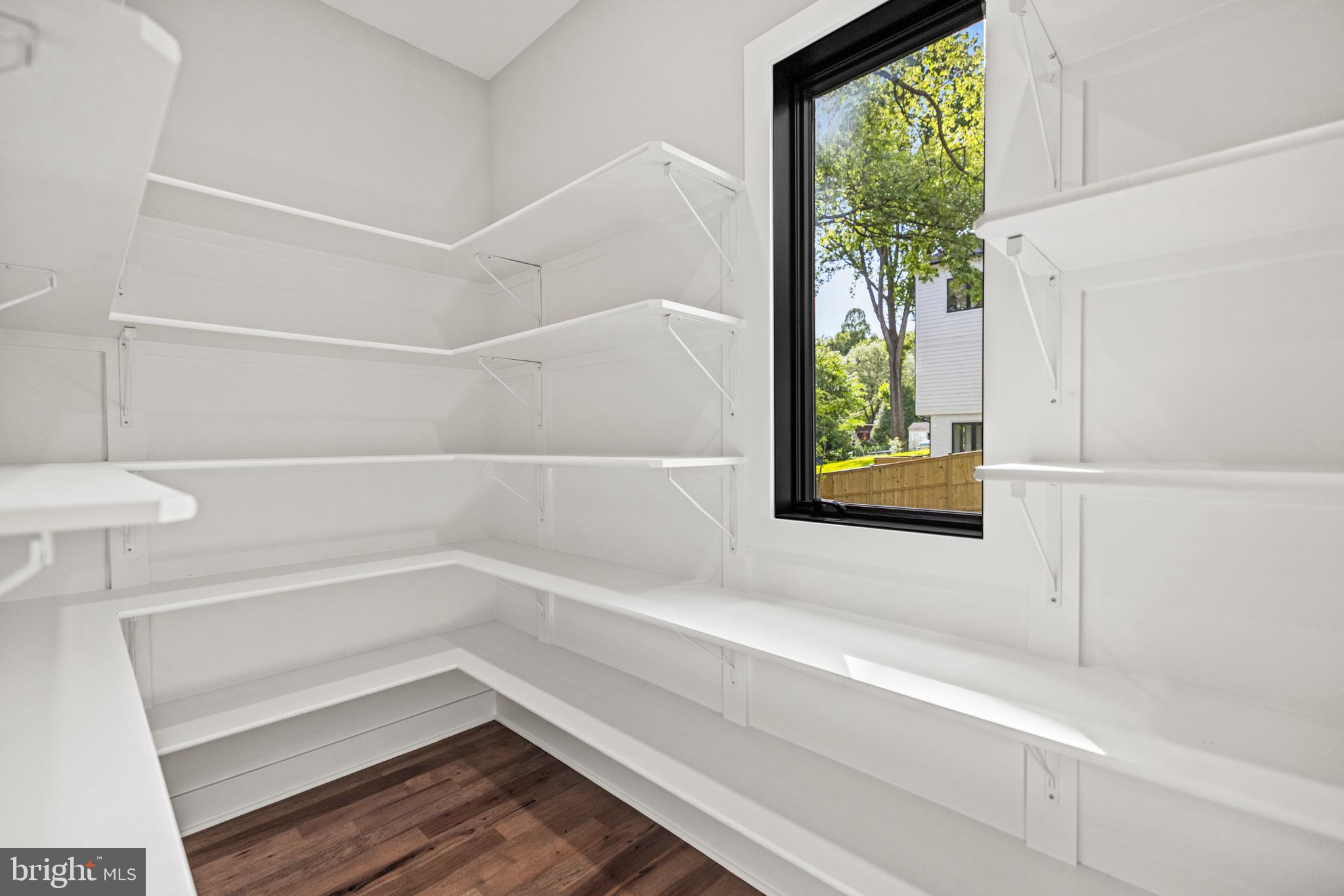 VIENNA WOODS - Residential