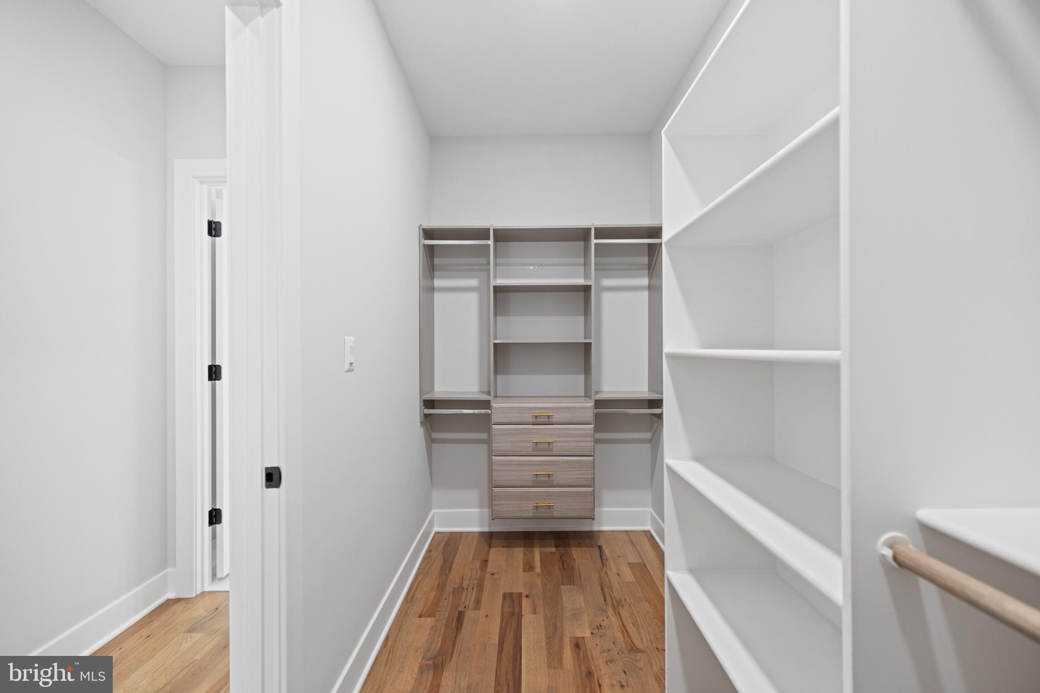 VIENNA WOODS - Residential