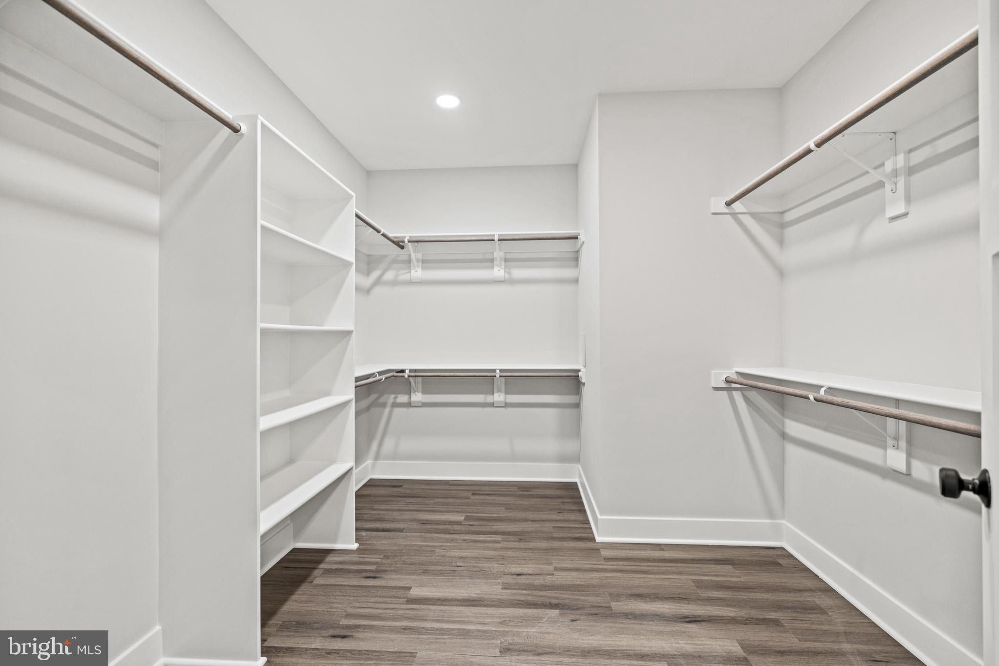 VIENNA WOODS - Residential