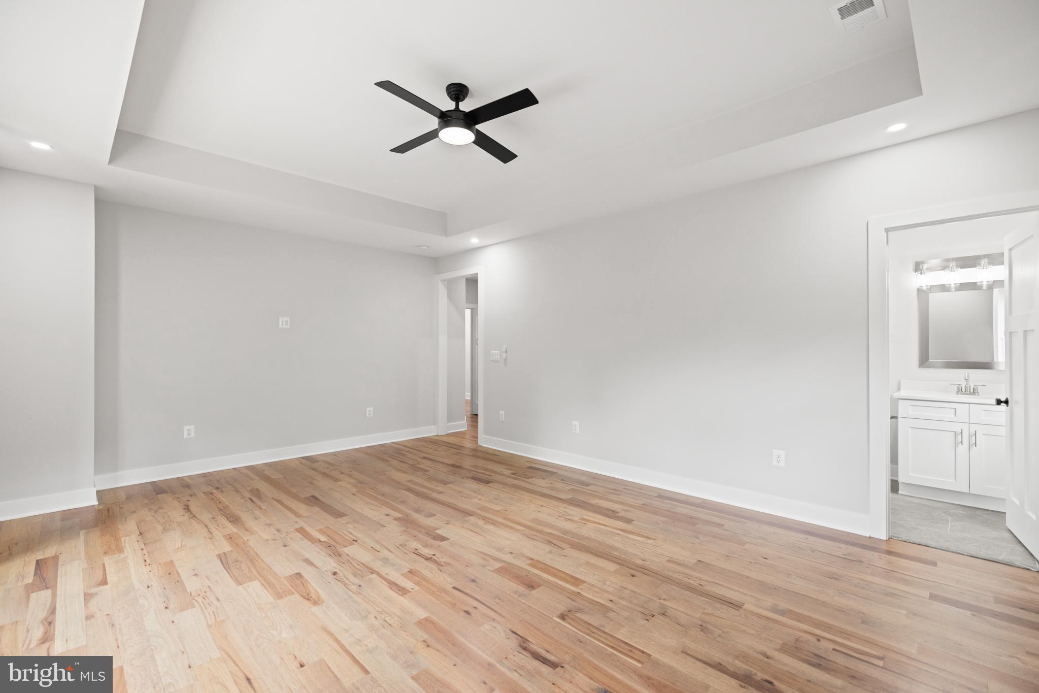 VIENNA WOODS - Residential