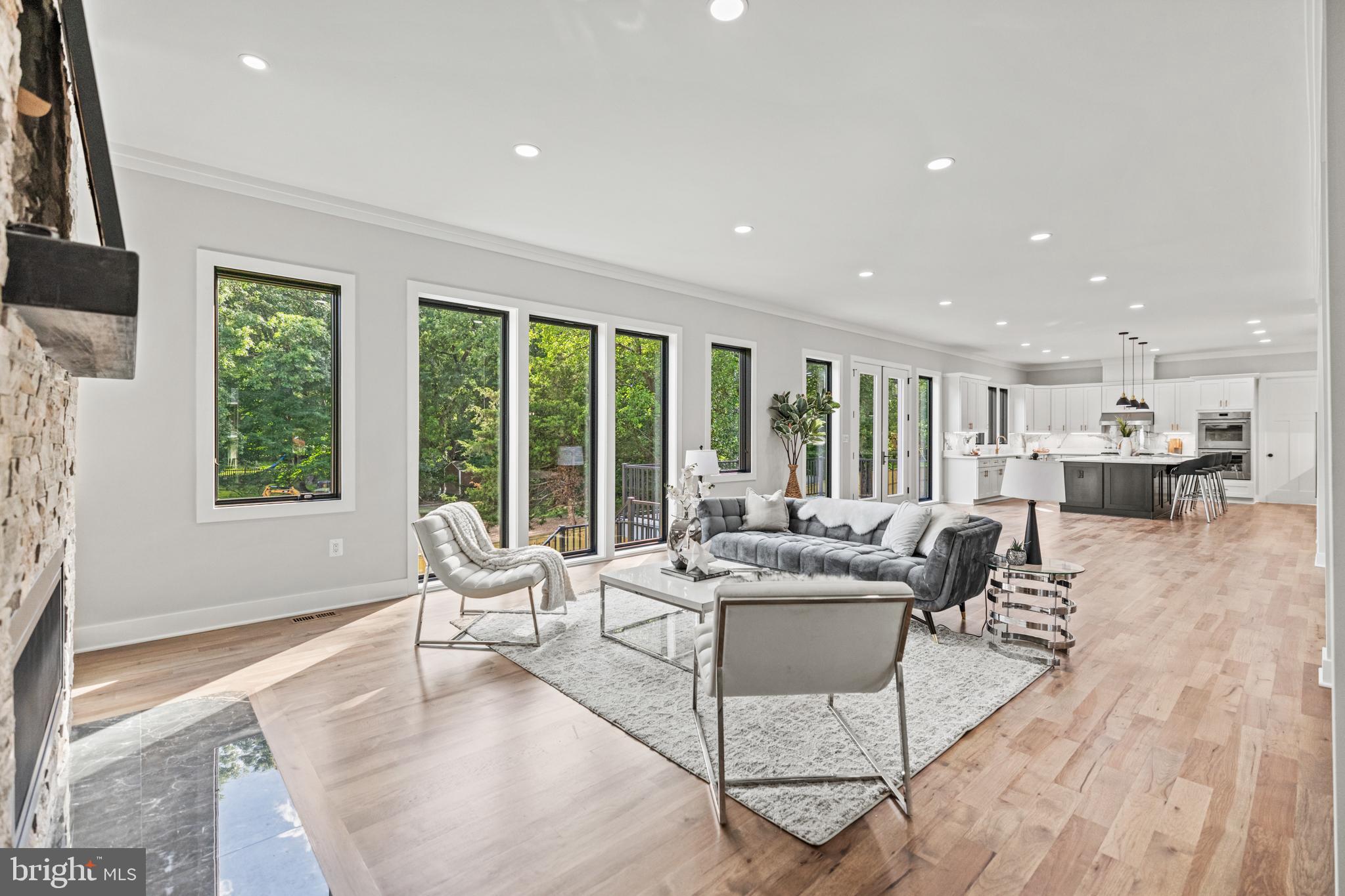 VIENNA WOODS - Residential