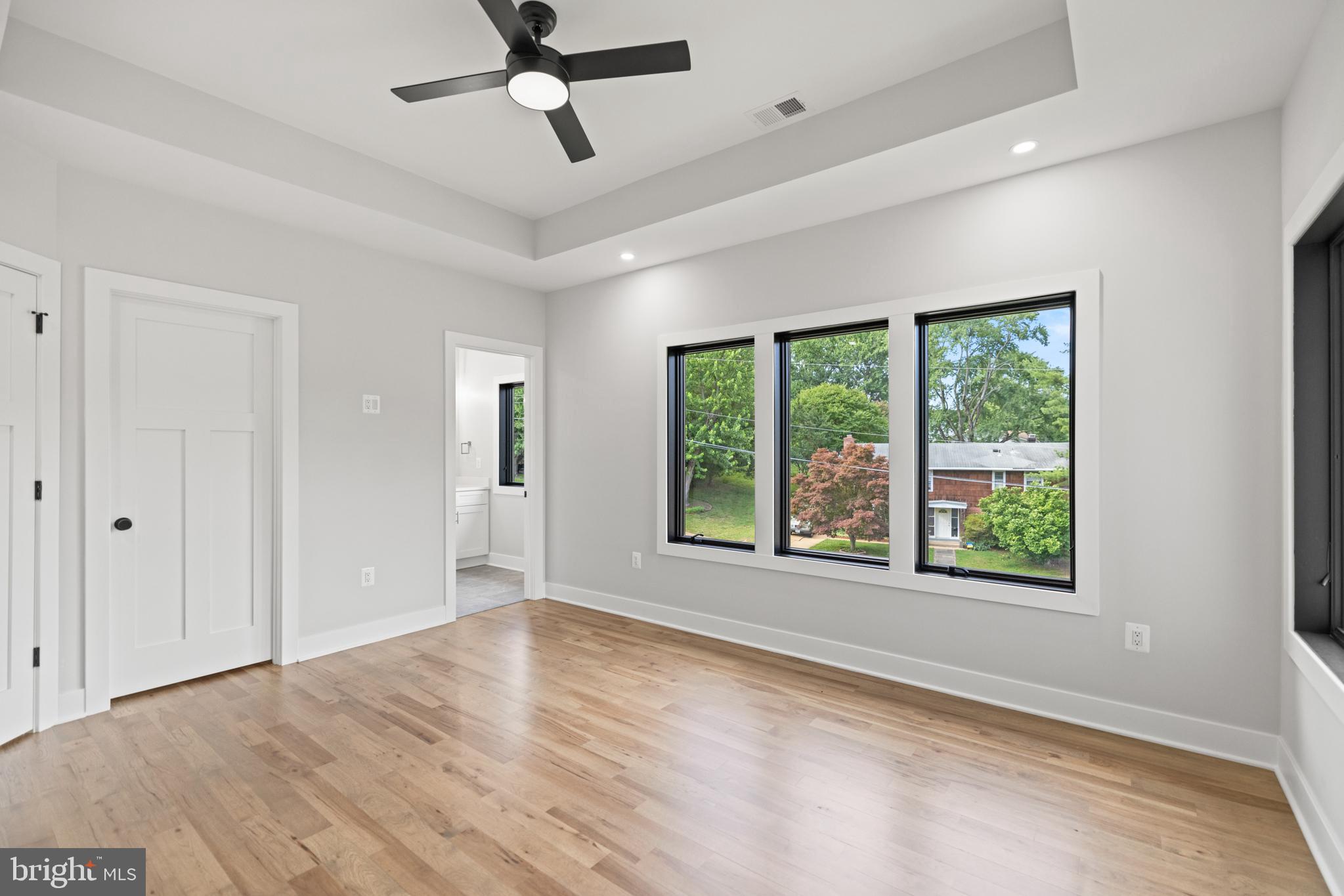 VIENNA WOODS - Residential