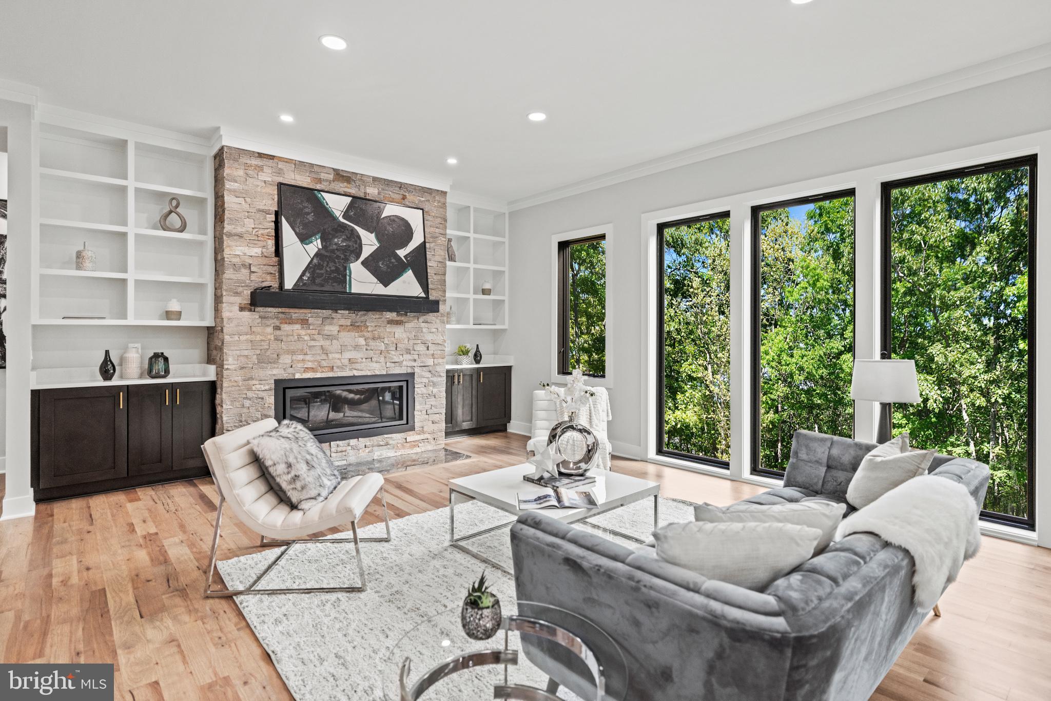 VIENNA WOODS - Residential