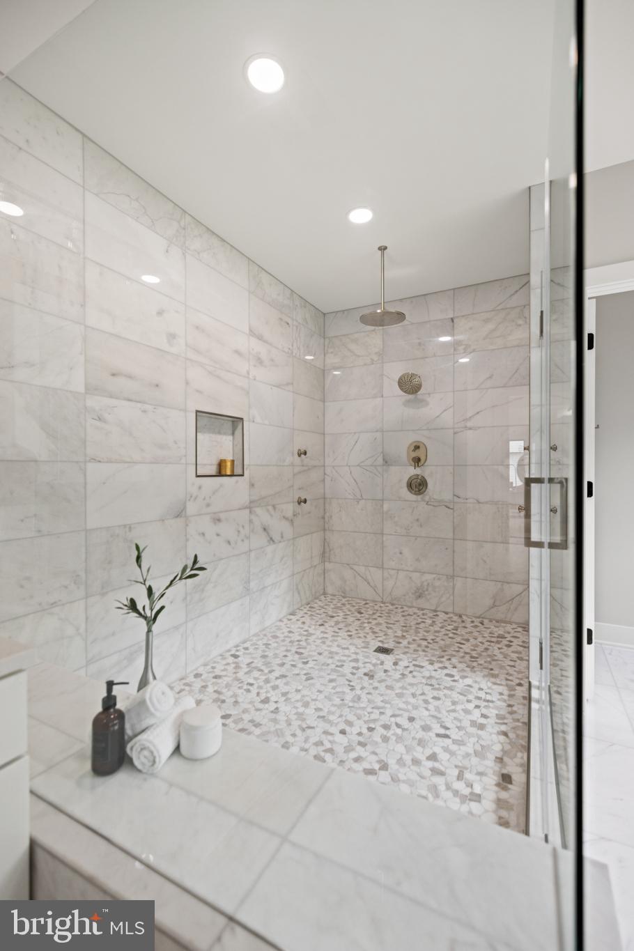 VIENNA WOODS - Residential