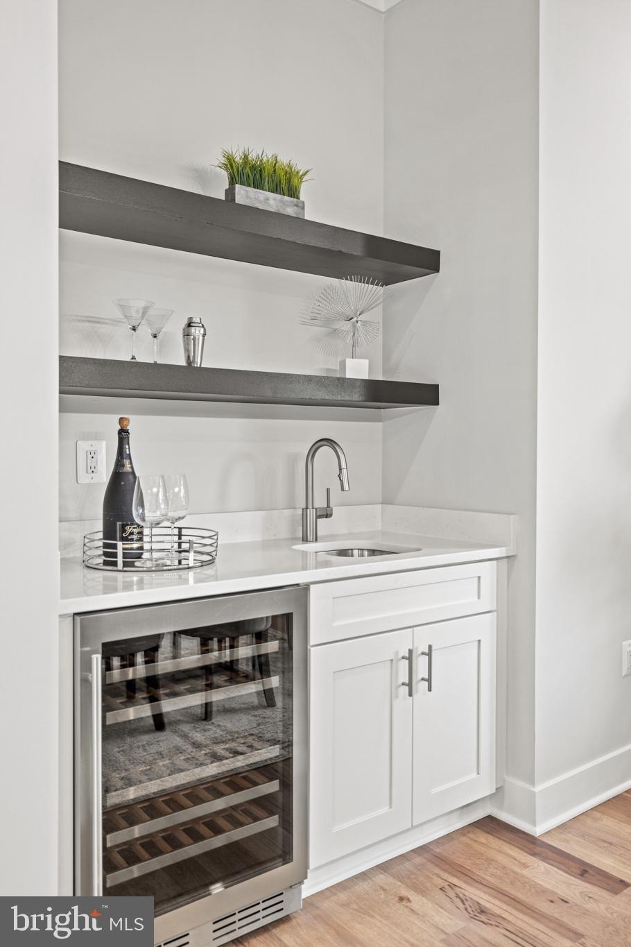 VIENNA WOODS - Residential