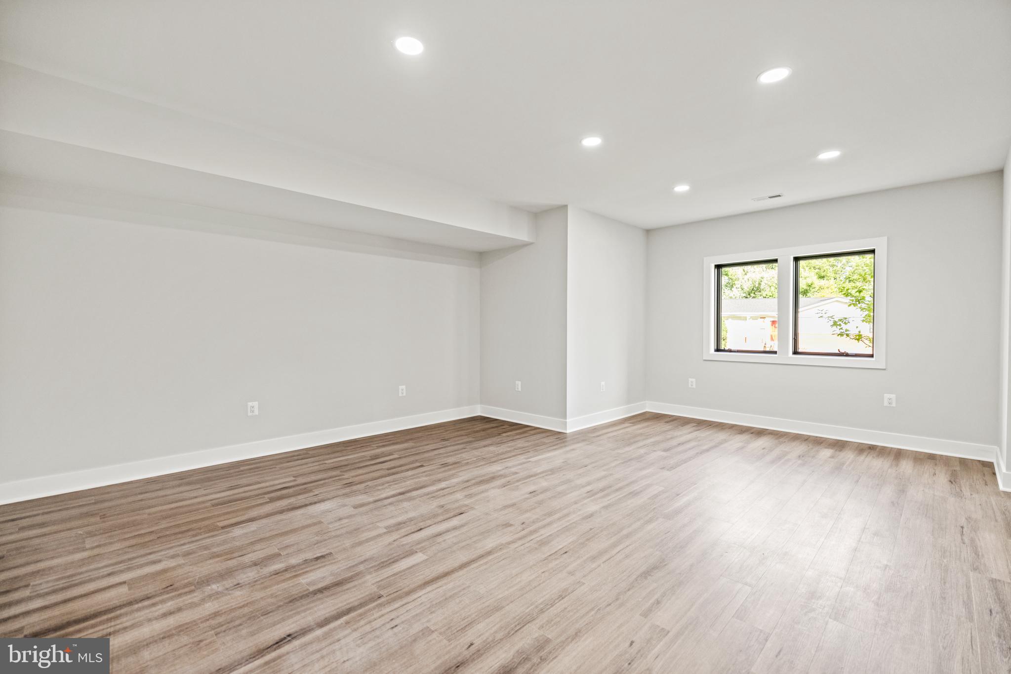 VIENNA WOODS - Residential