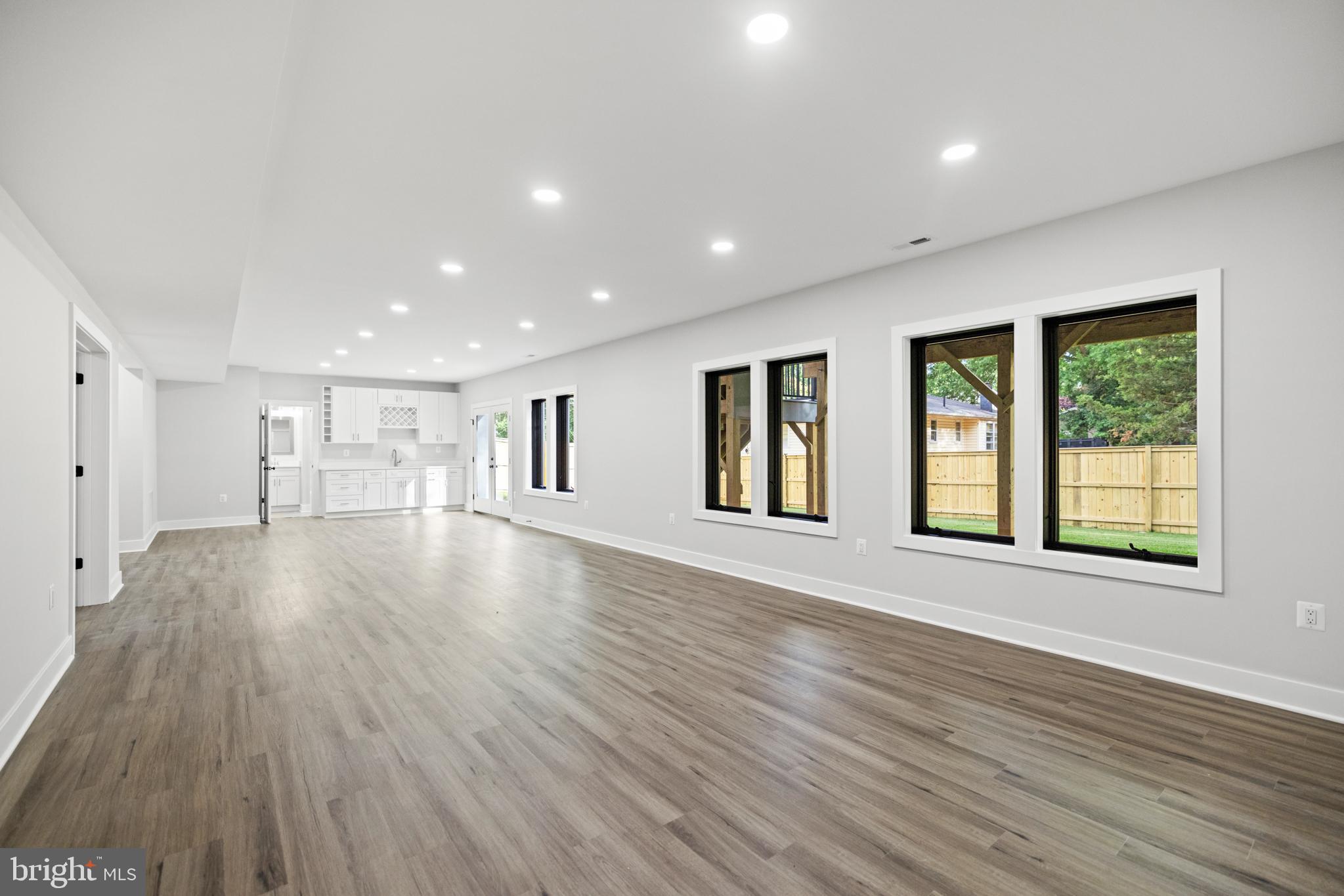 VIENNA WOODS - Residential