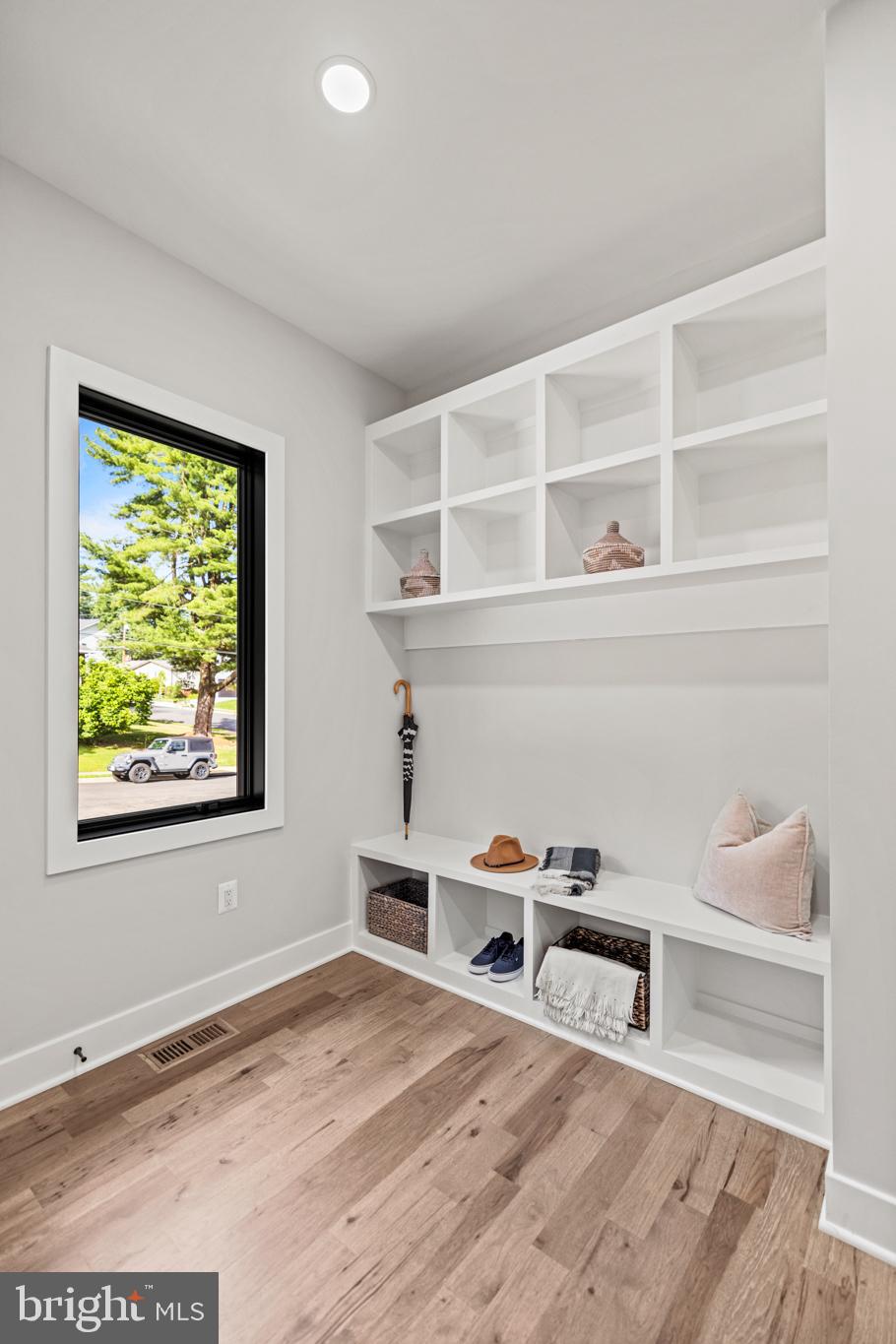 VIENNA WOODS - Residential