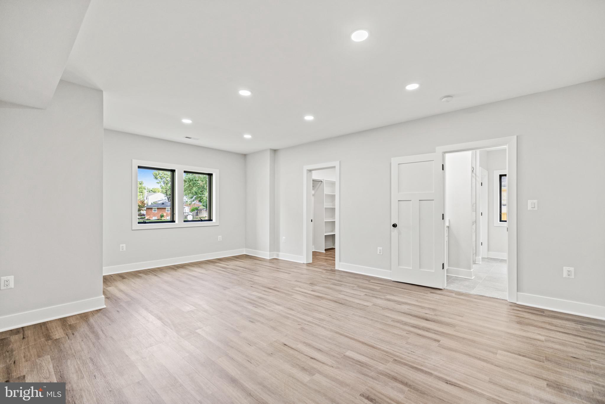 VIENNA WOODS - Residential