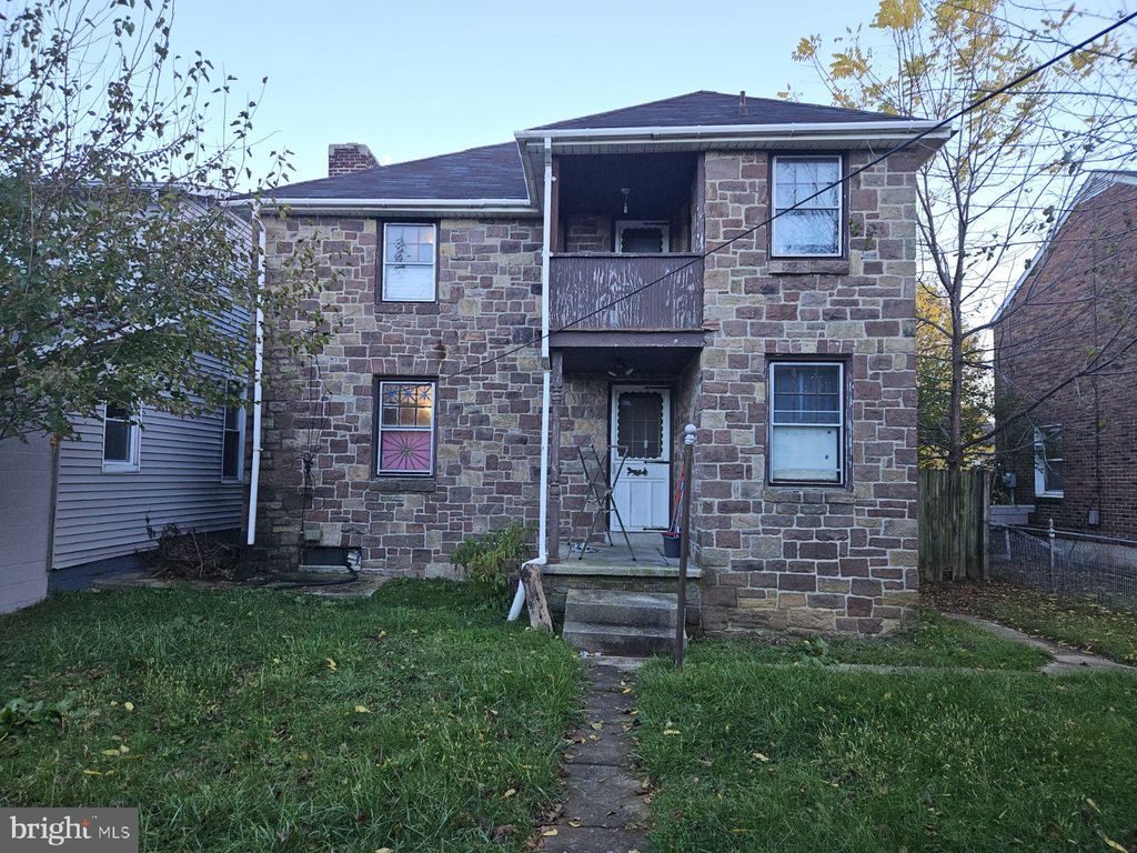 Photo of 977 Edison Street, YORK, PA 17403 (MLS # PAYK2094322)
