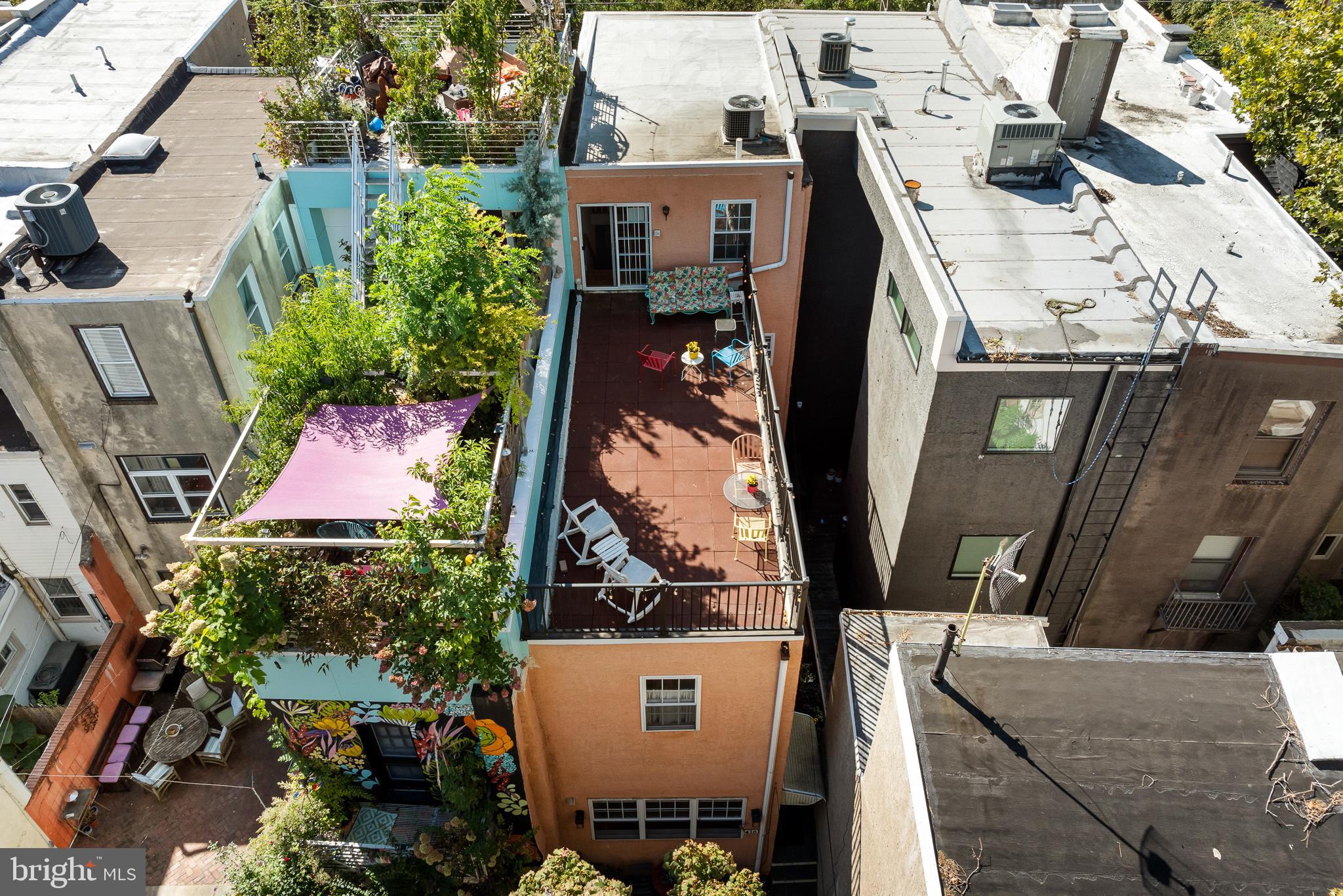 QUEEN VILLAGE - Residential