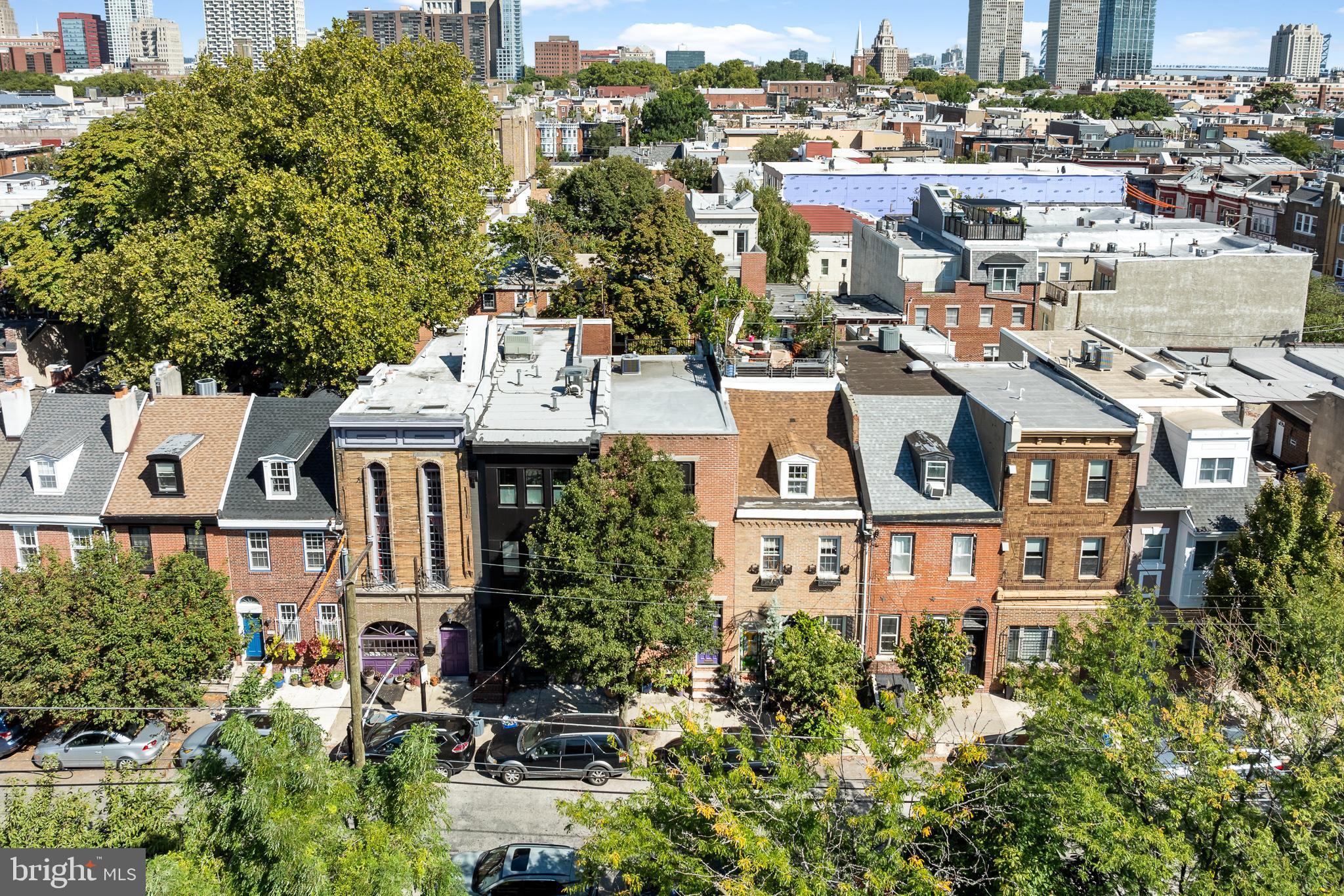 QUEEN VILLAGE - Residential