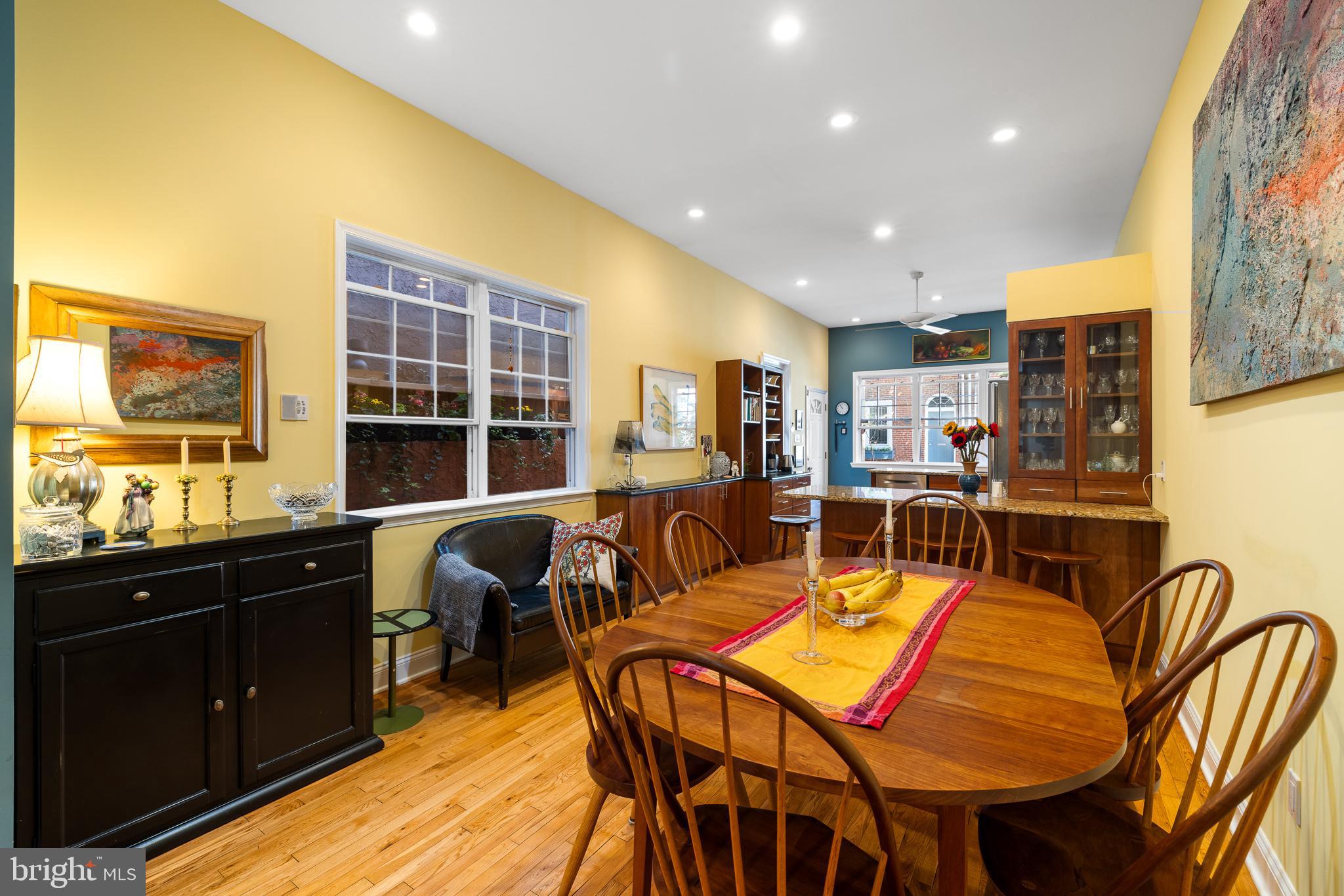 QUEEN VILLAGE - Residential