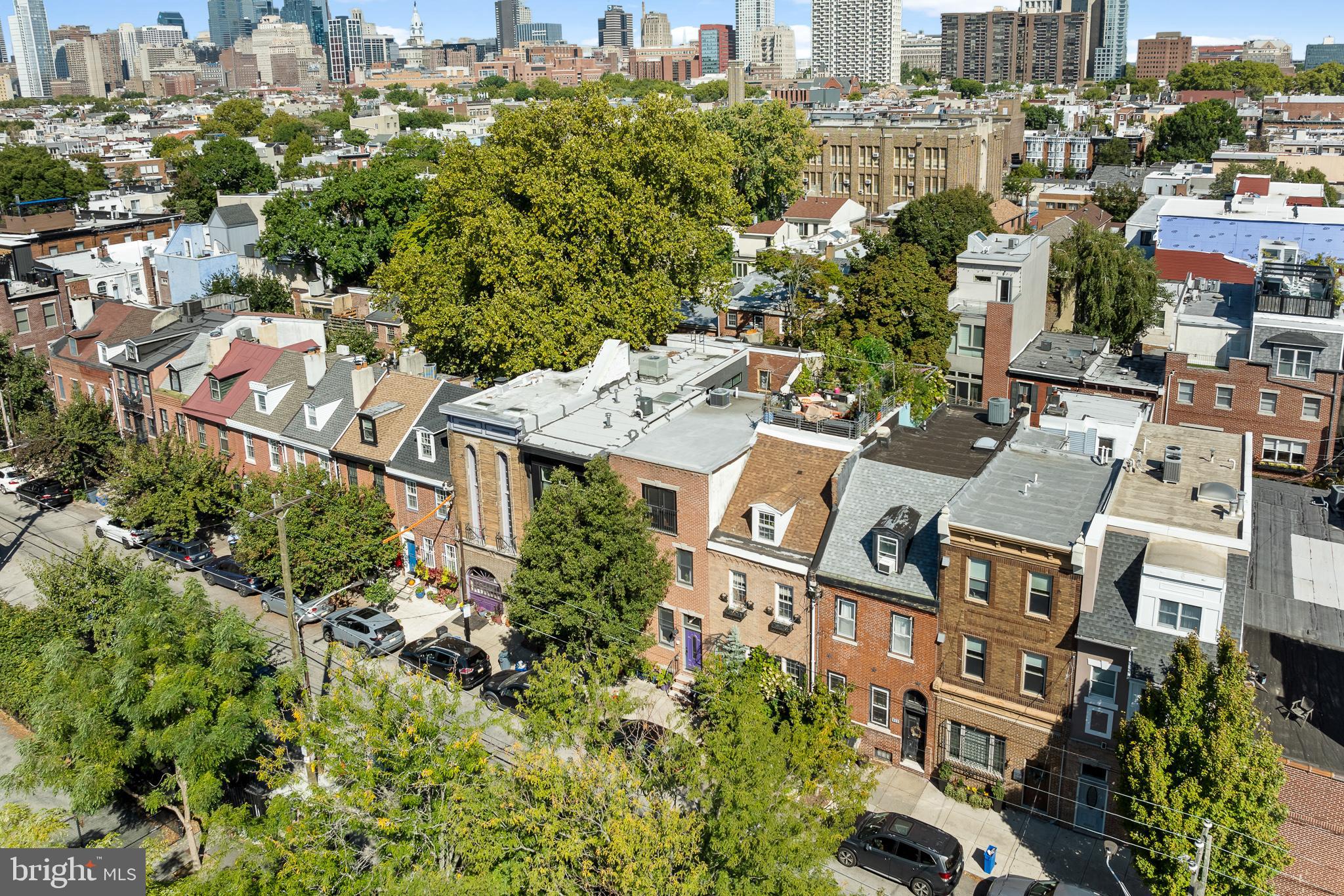 QUEEN VILLAGE - Residential