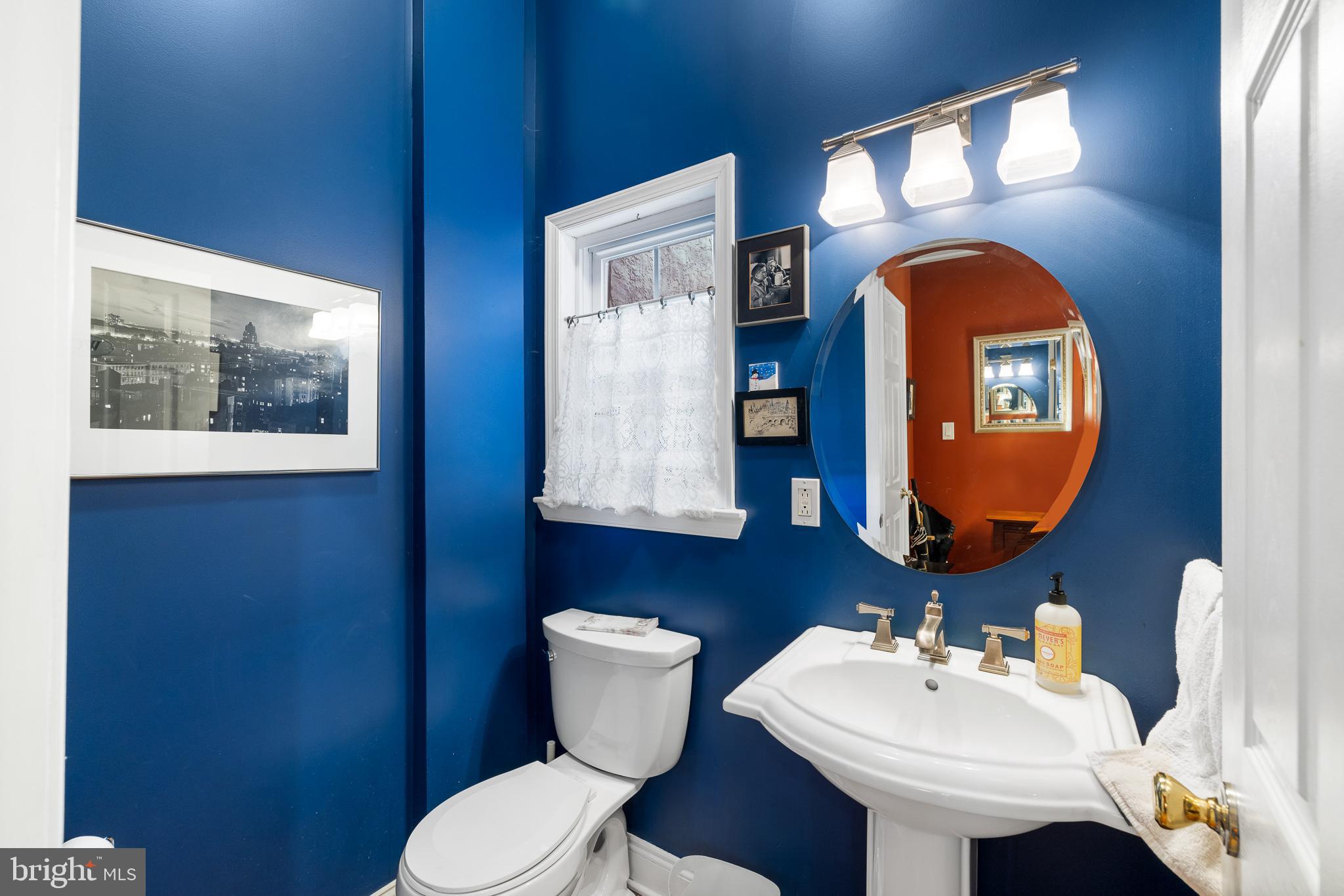 QUEEN VILLAGE - Residential