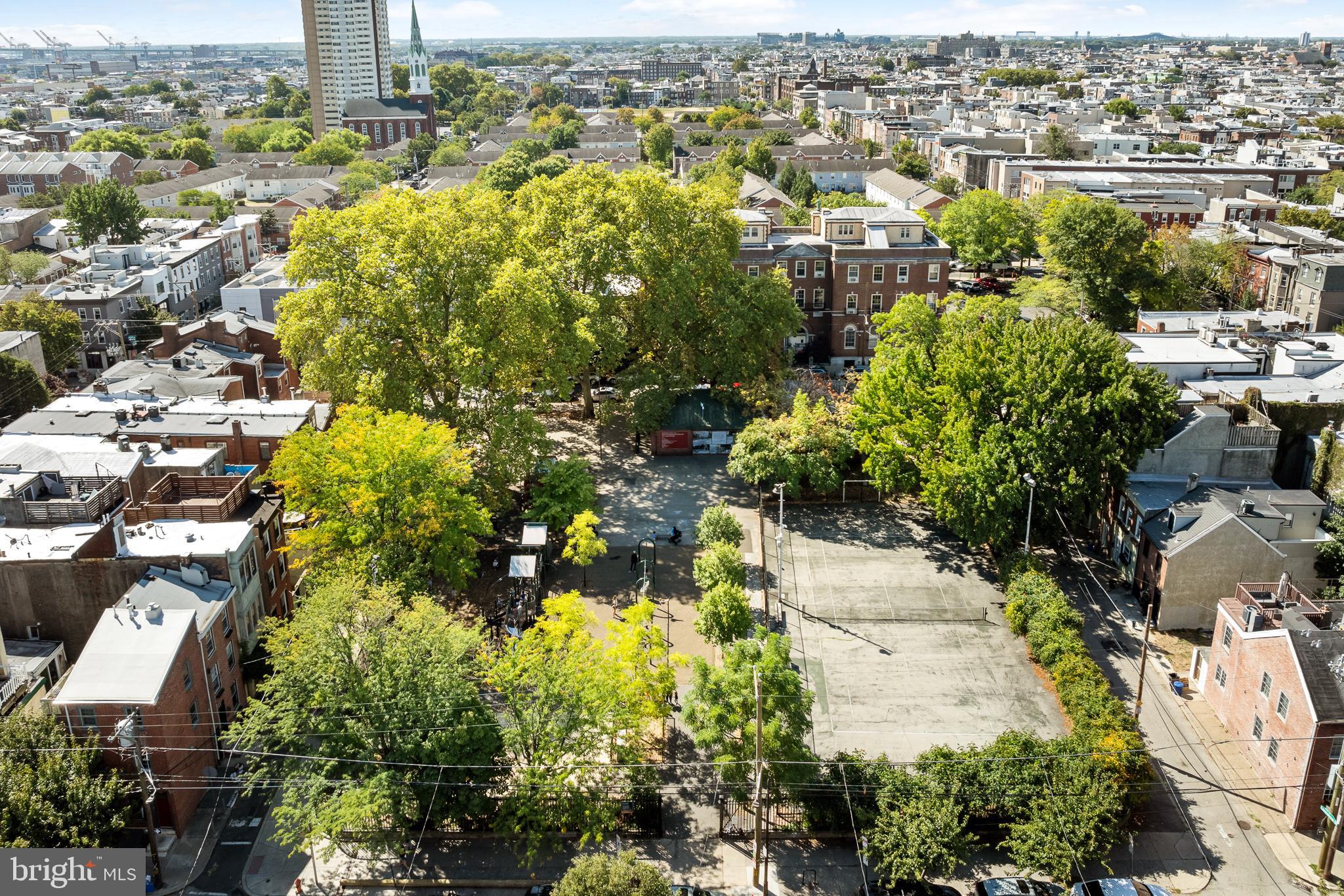 QUEEN VILLAGE - Residential