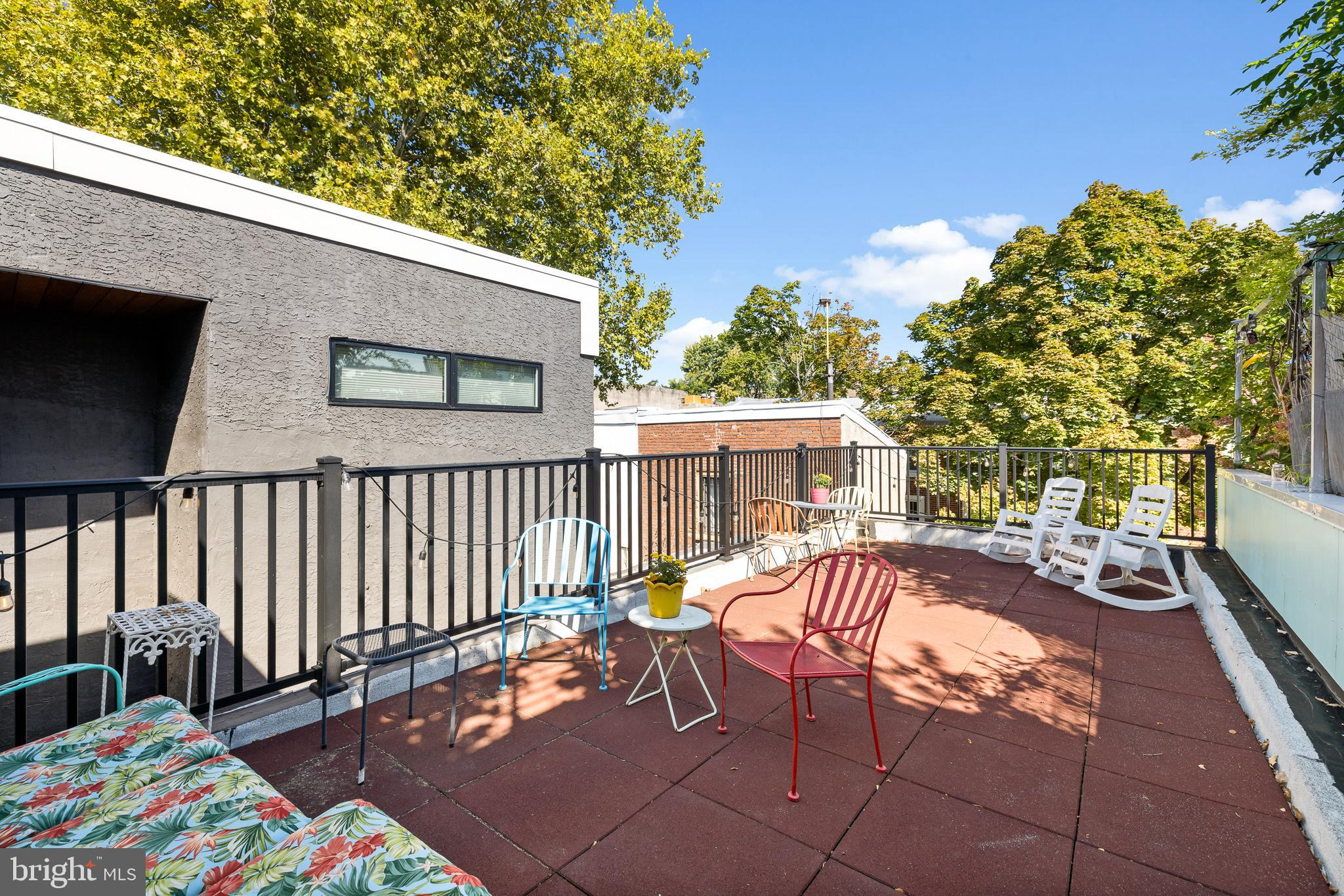 QUEEN VILLAGE - Residential