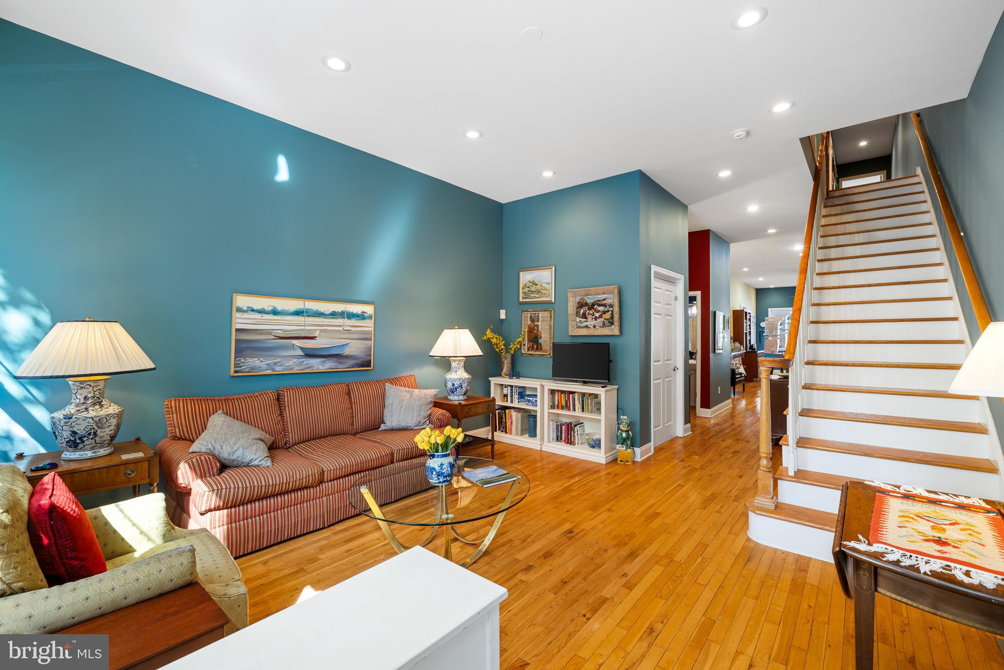 QUEEN VILLAGE - Residential