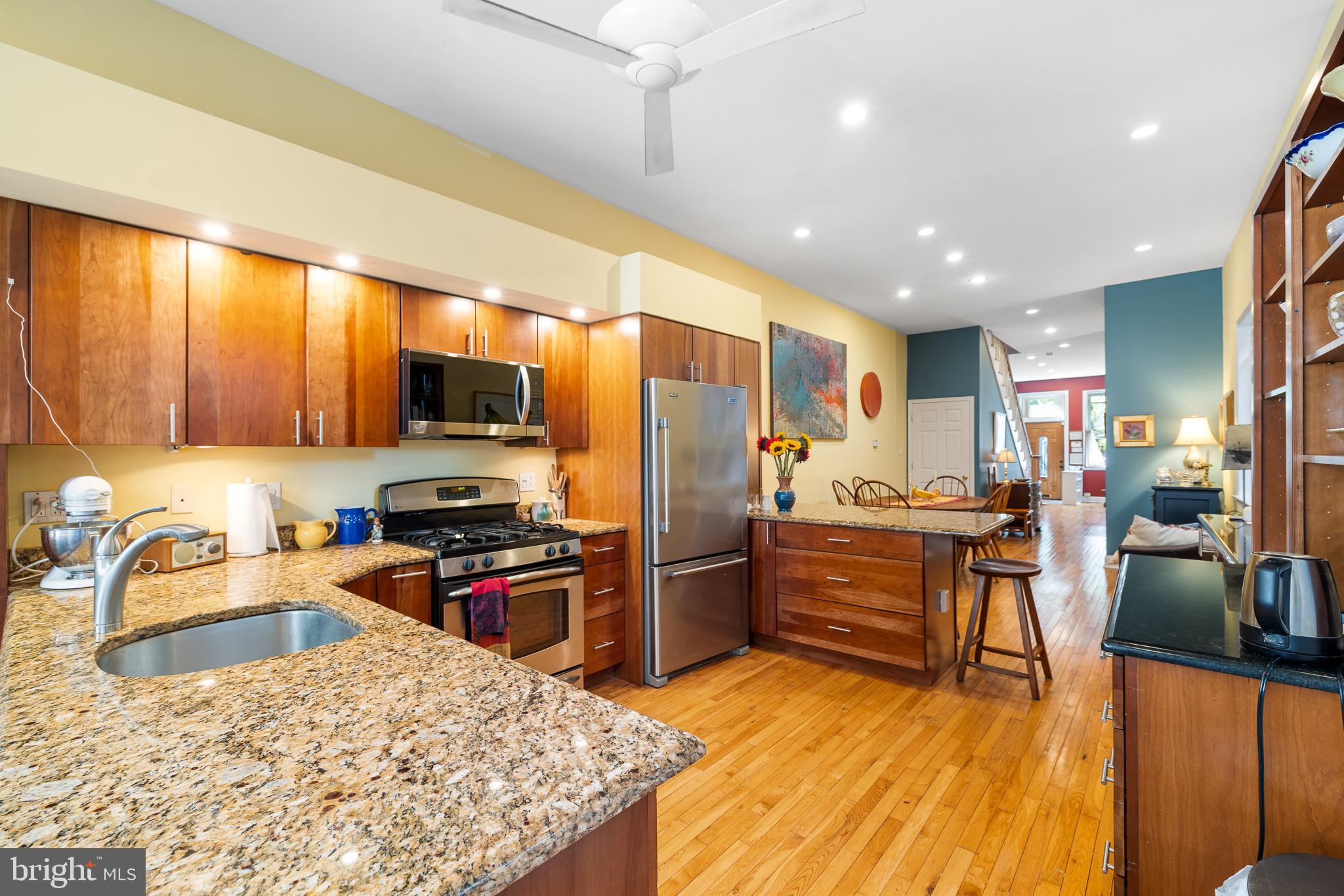 QUEEN VILLAGE - Residential