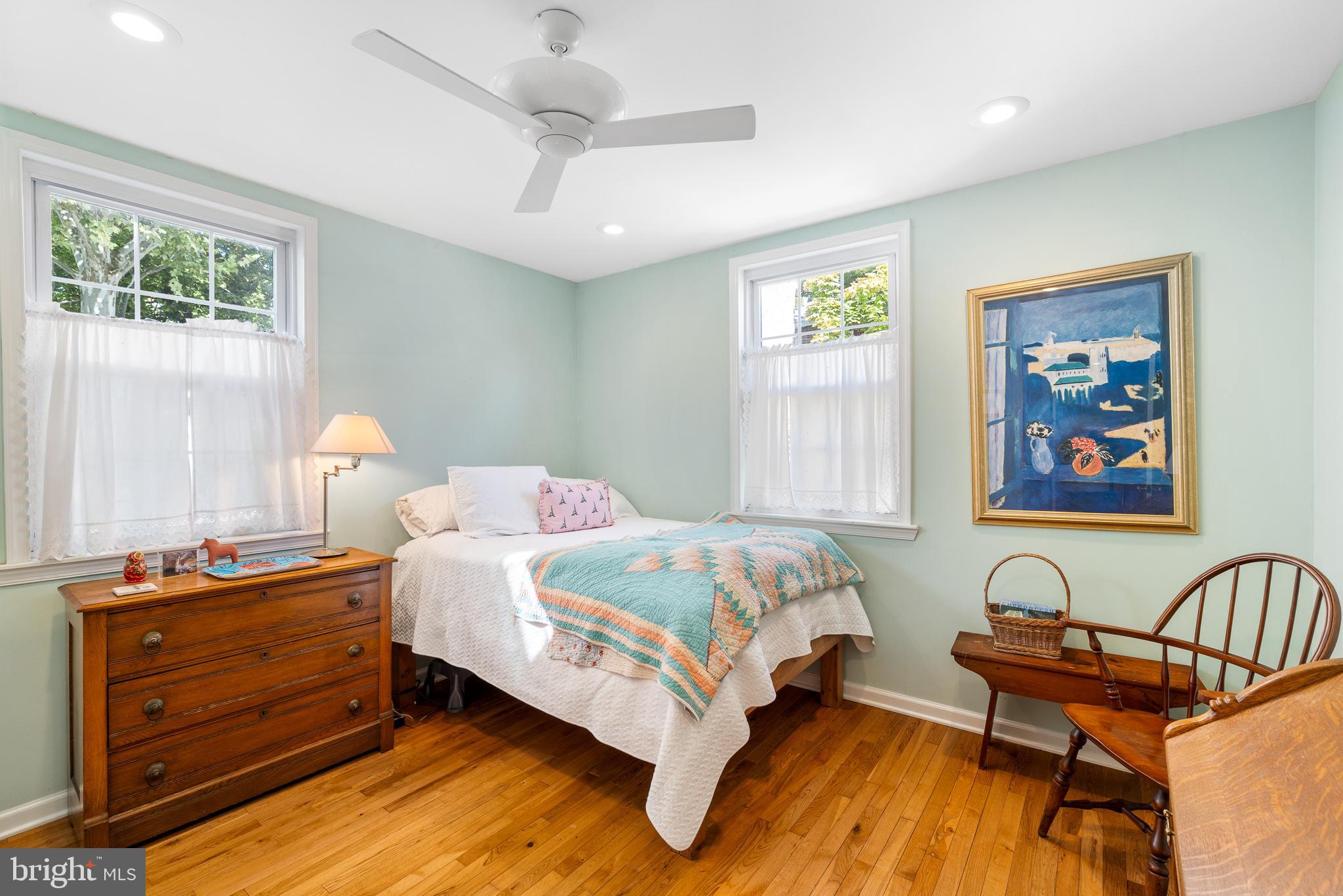 QUEEN VILLAGE - Residential