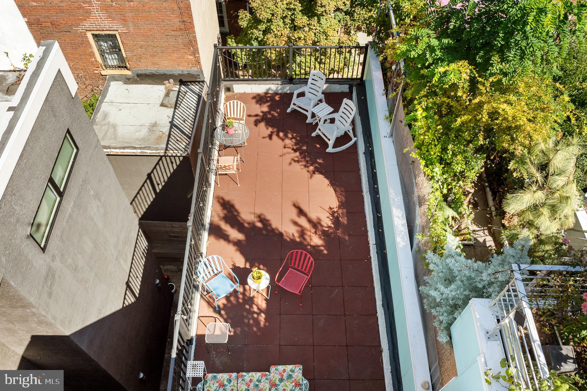 QUEEN VILLAGE - Residential