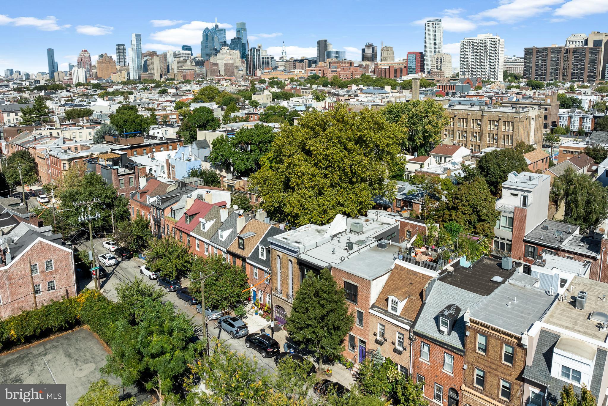 QUEEN VILLAGE - Residential