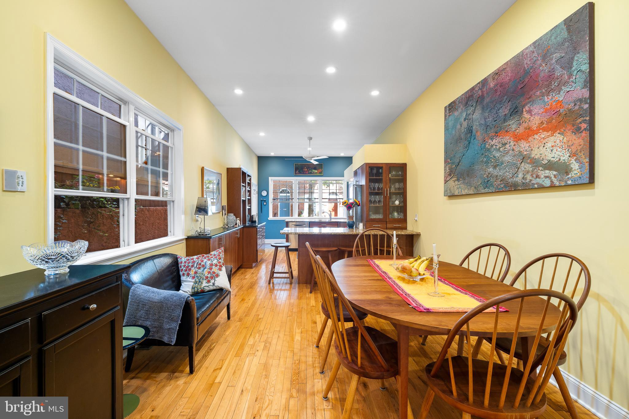 QUEEN VILLAGE - Residential