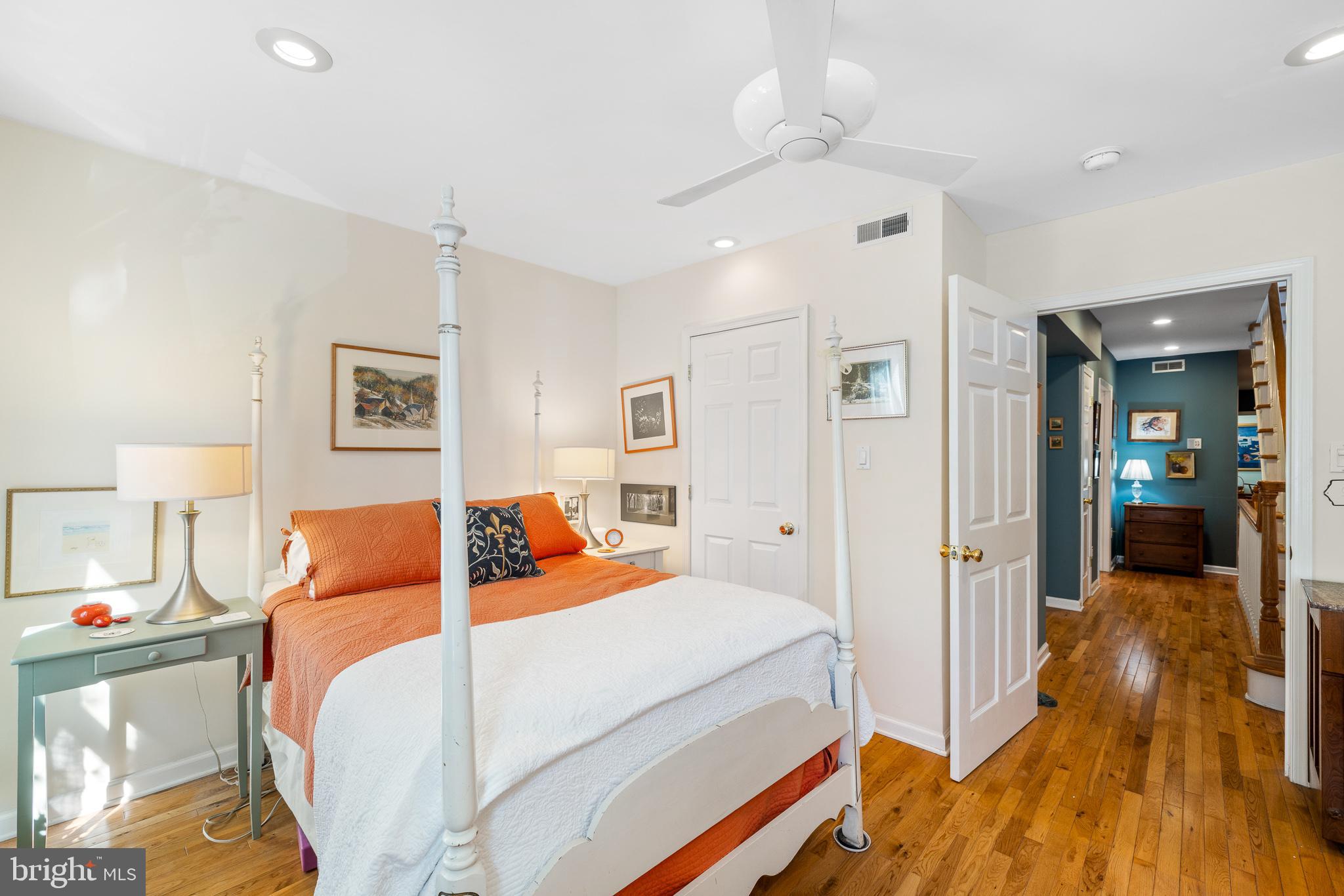 QUEEN VILLAGE - Residential