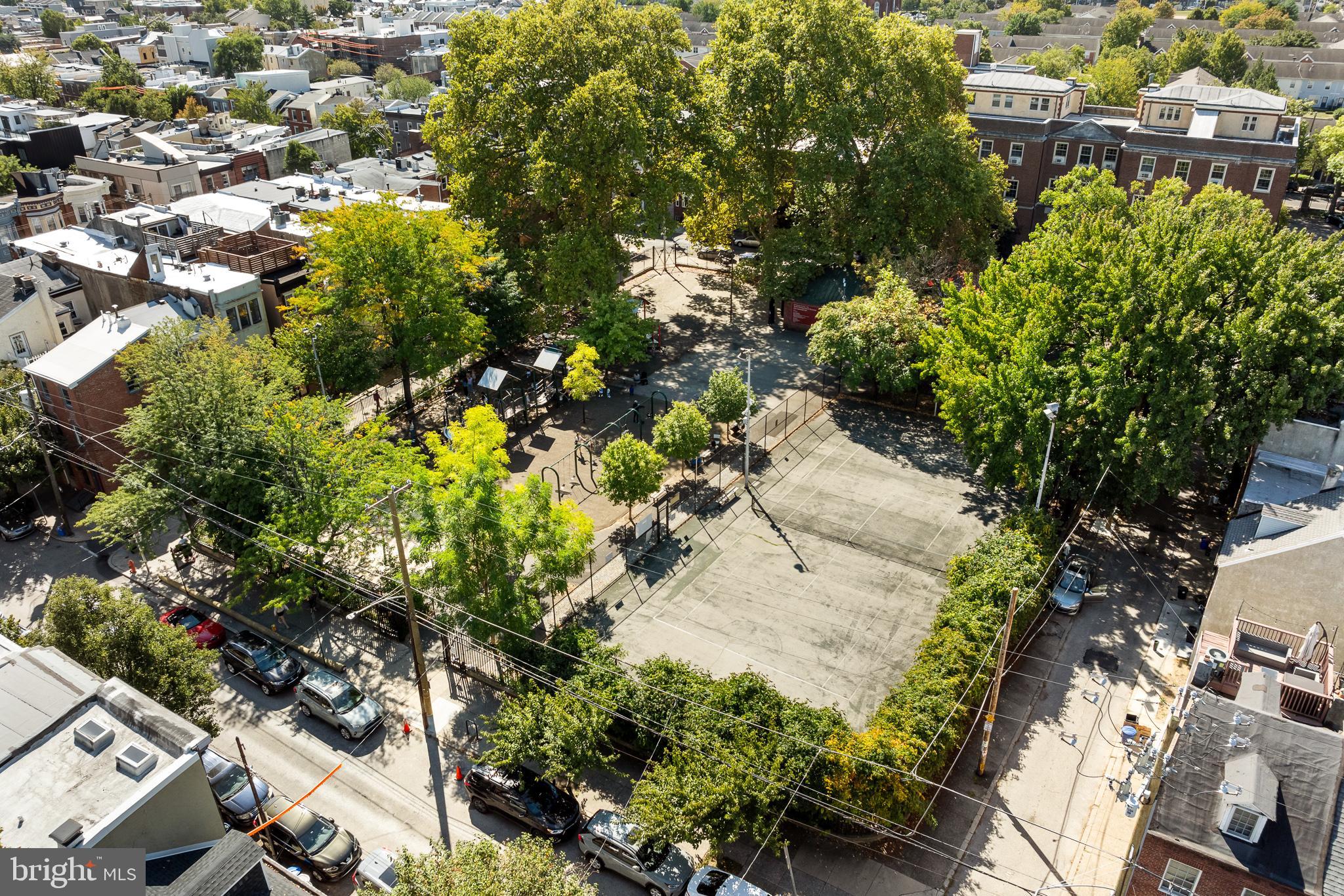 QUEEN VILLAGE - Residential