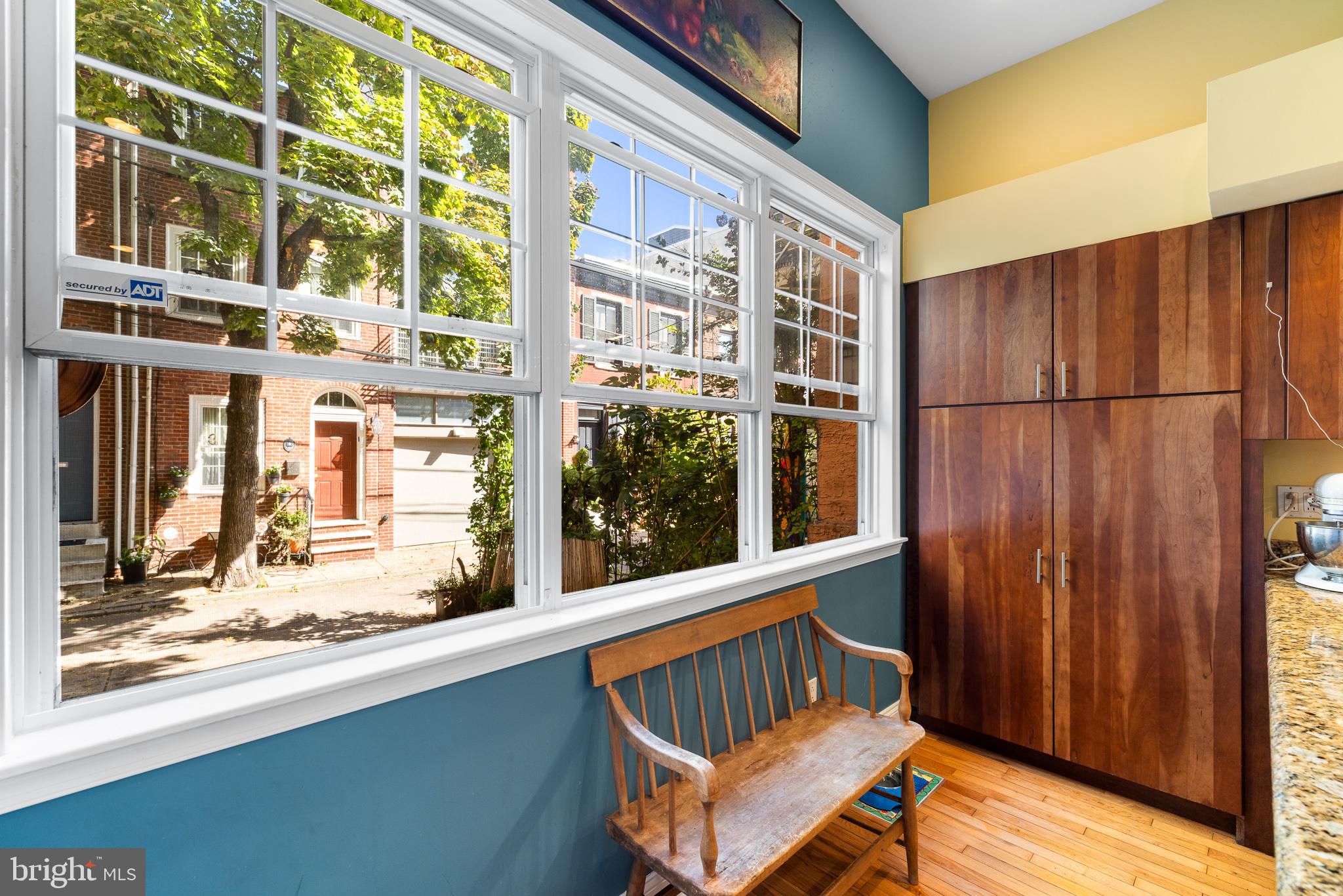 QUEEN VILLAGE - Residential